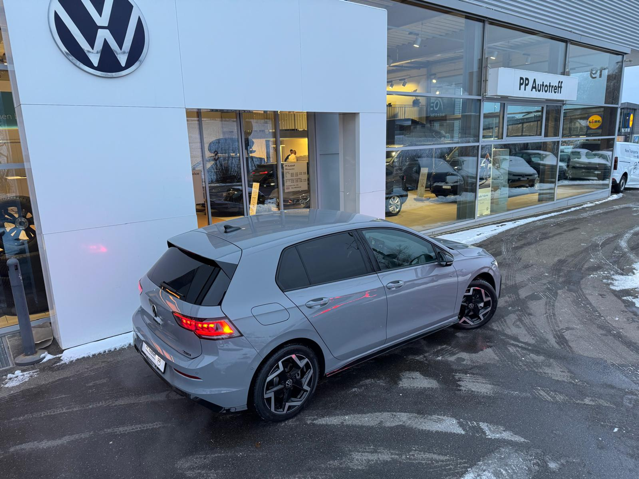 listing desktop thumbnail image 3