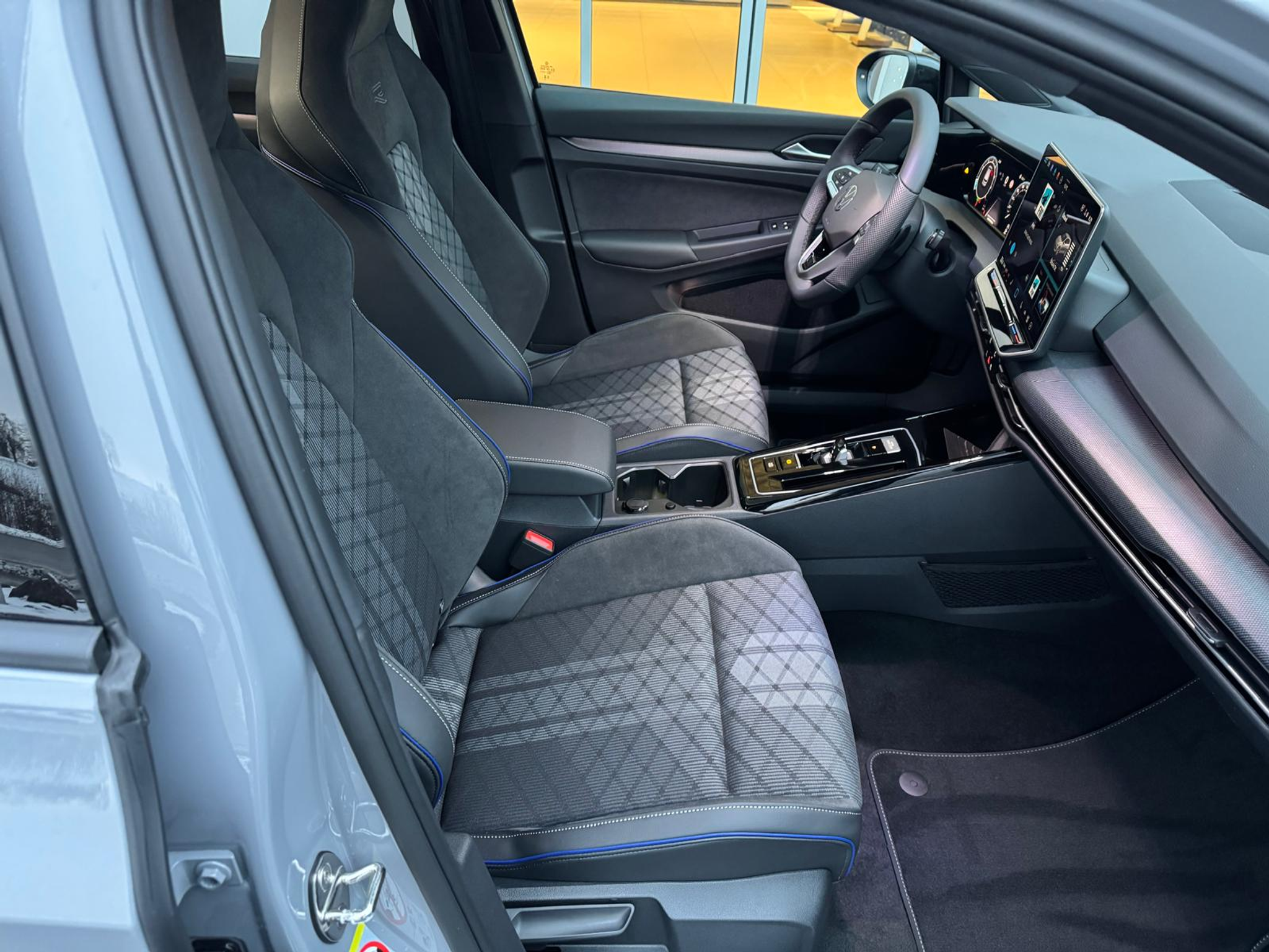 listing desktop thumbnail image 2