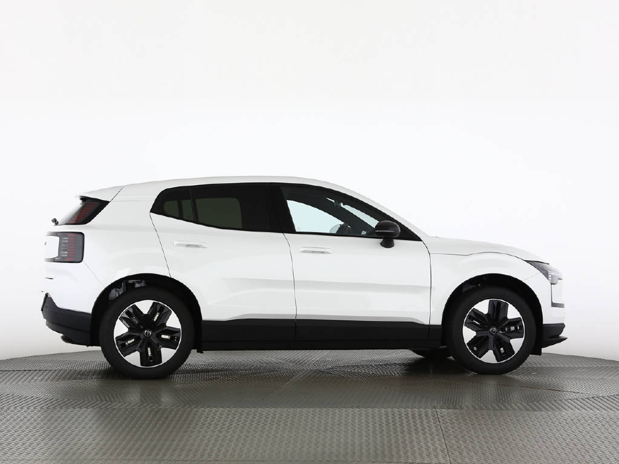 listing desktop thumbnail image 6