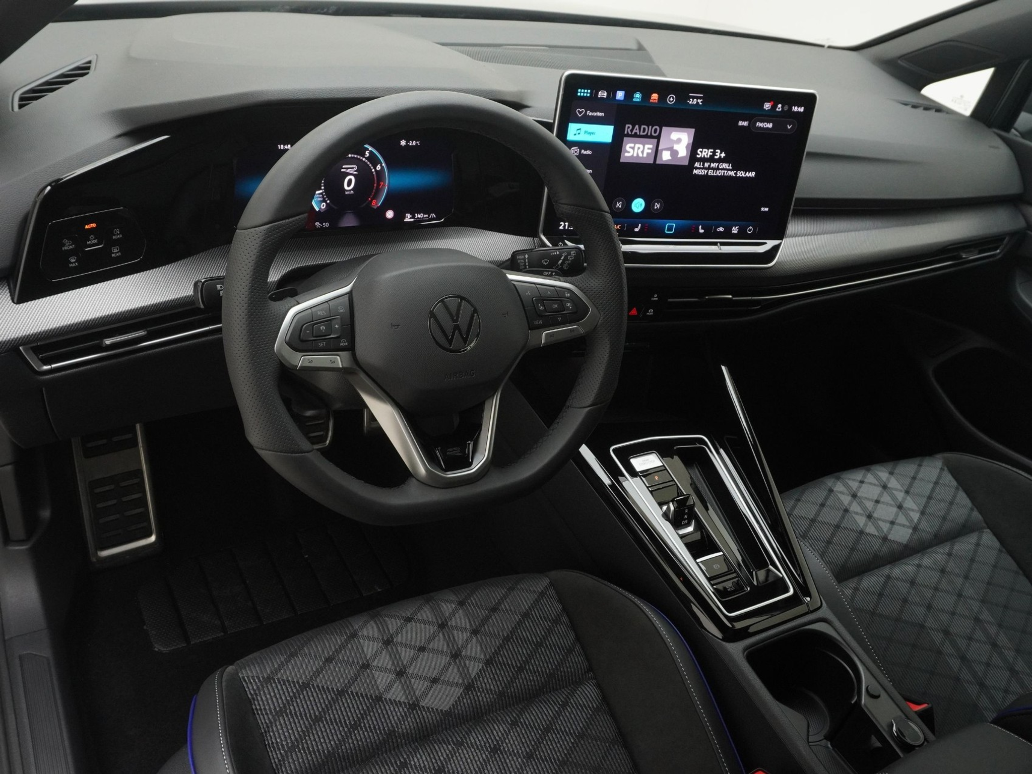 listing desktop thumbnail image 3