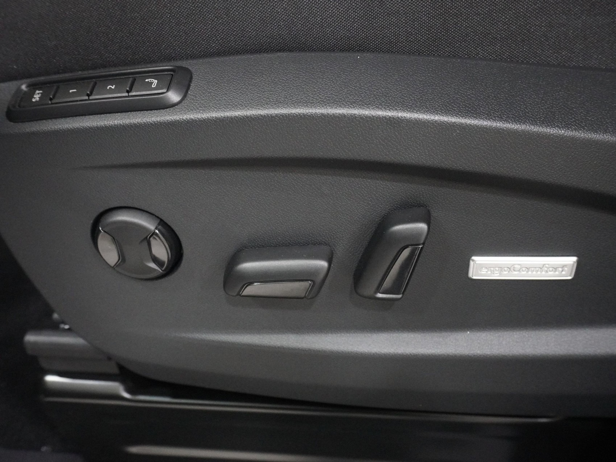 listing desktop thumbnail image 7