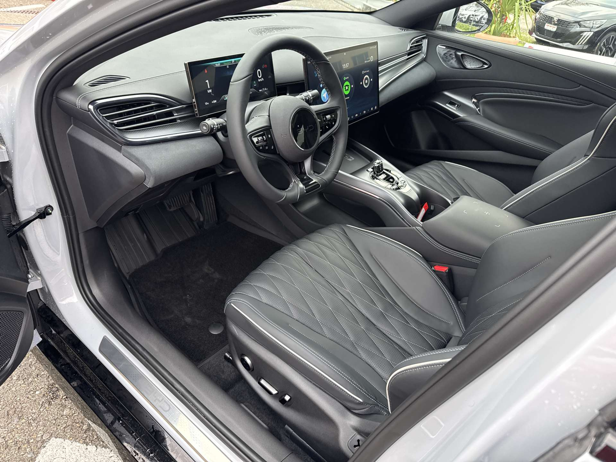 listing desktop thumbnail image 5