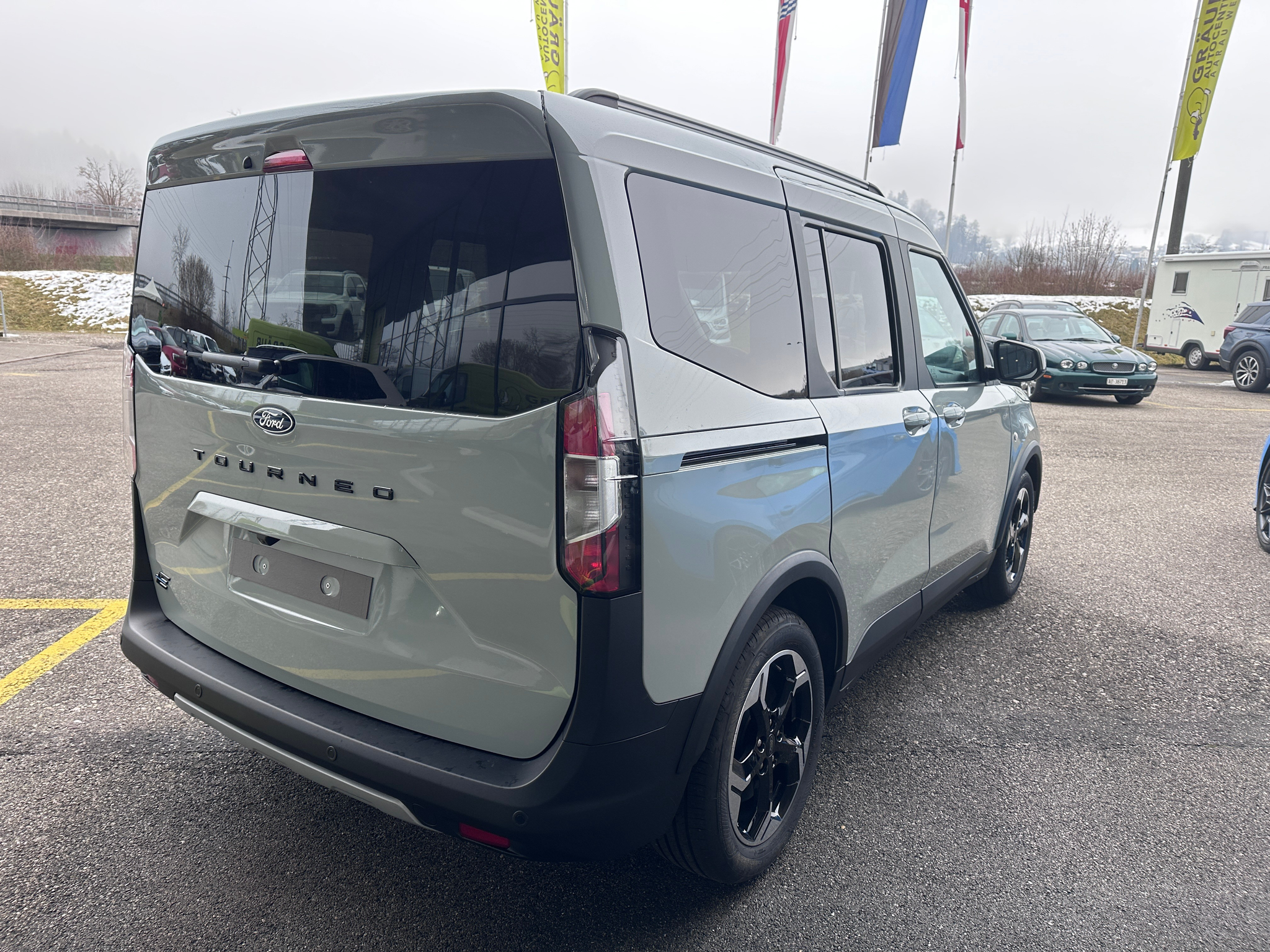 listing desktop thumbnail image 6