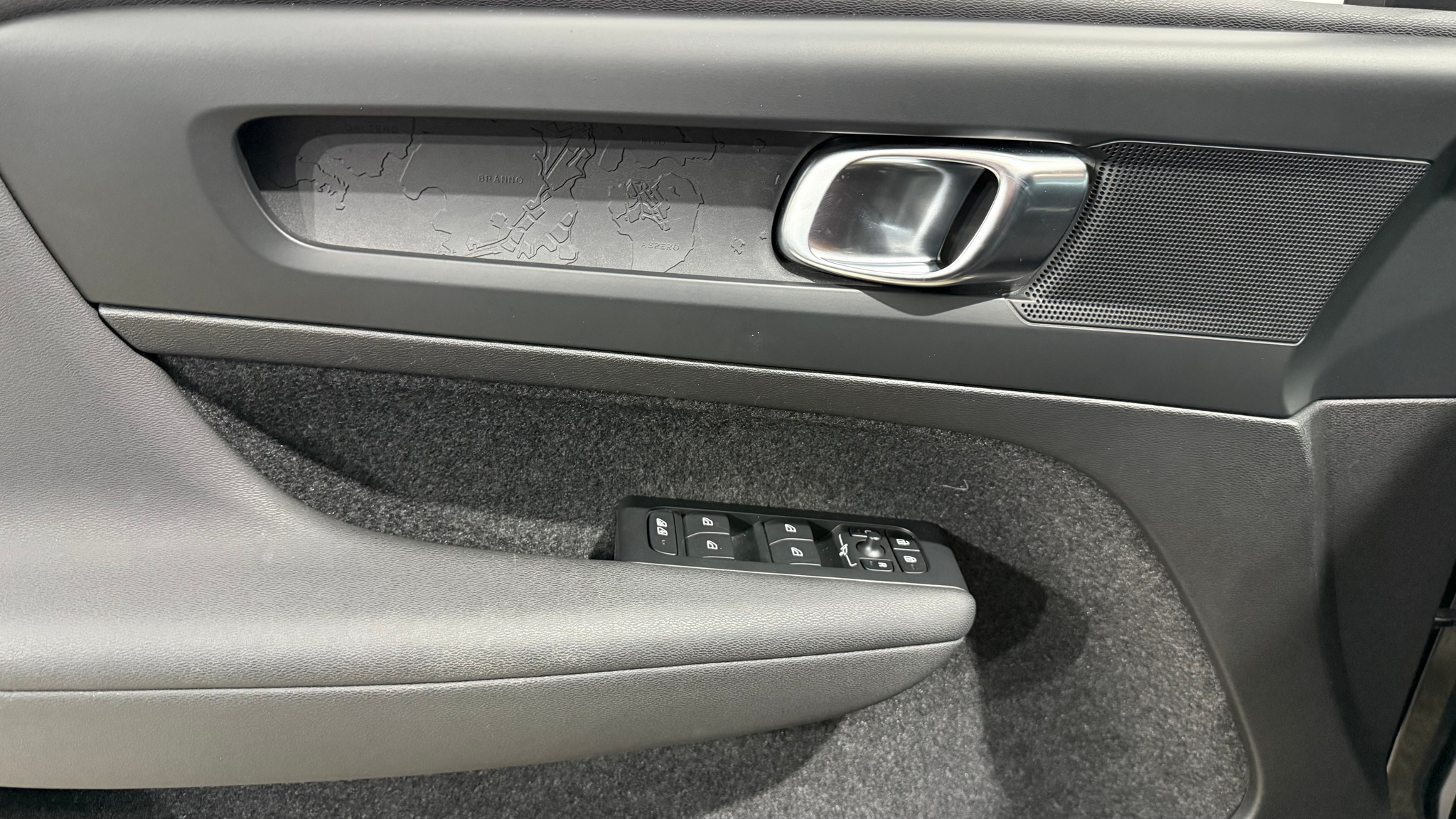 listing desktop thumbnail image 11