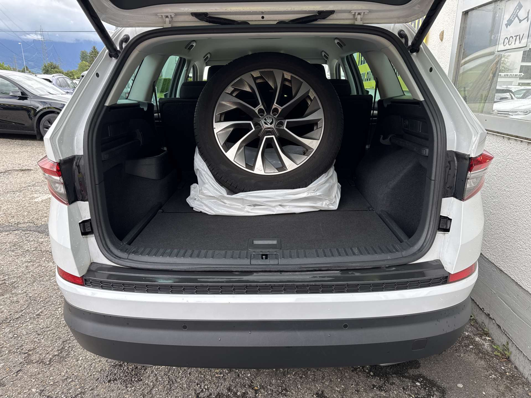 listing desktop thumbnail image 8