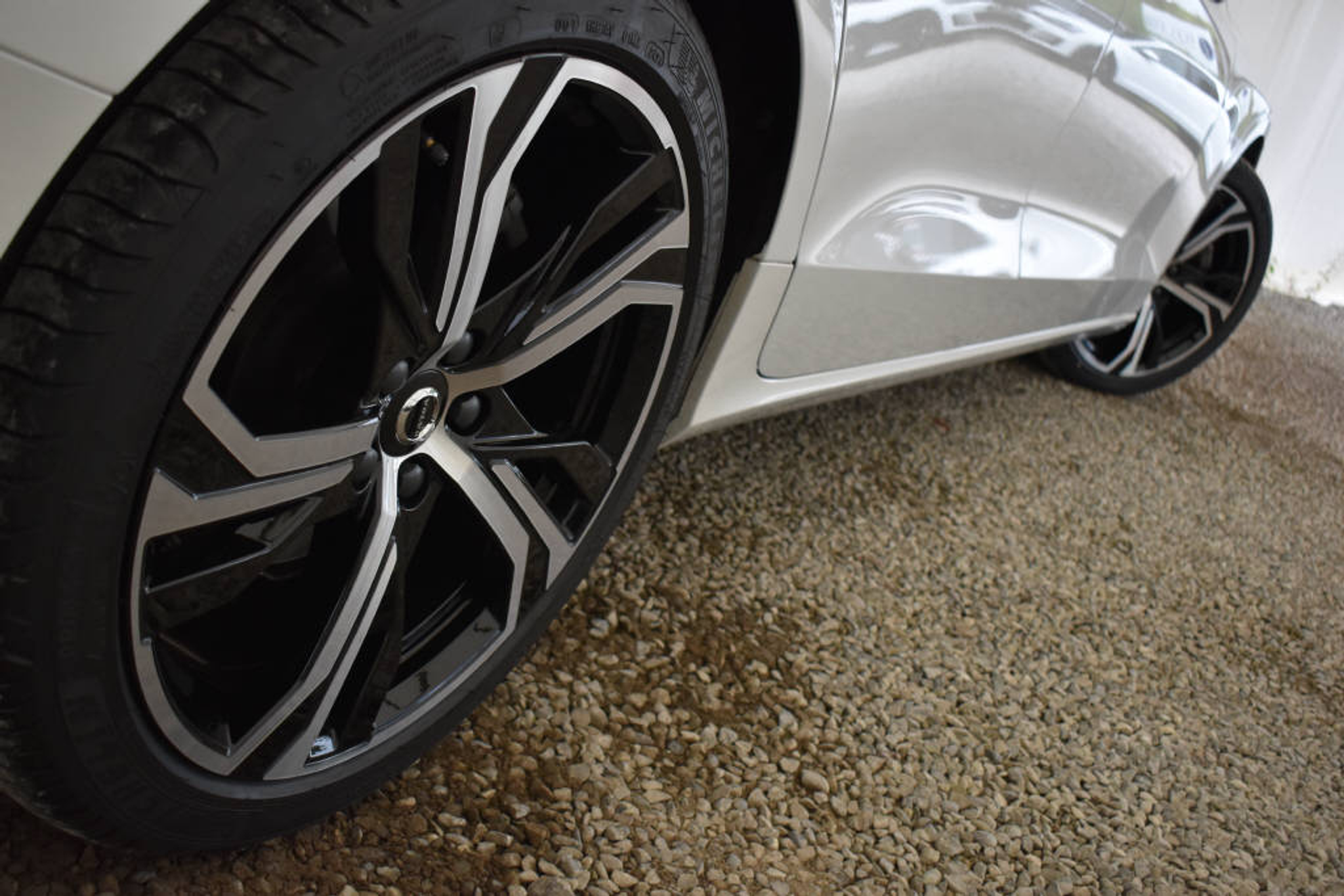 listing desktop thumbnail image 4