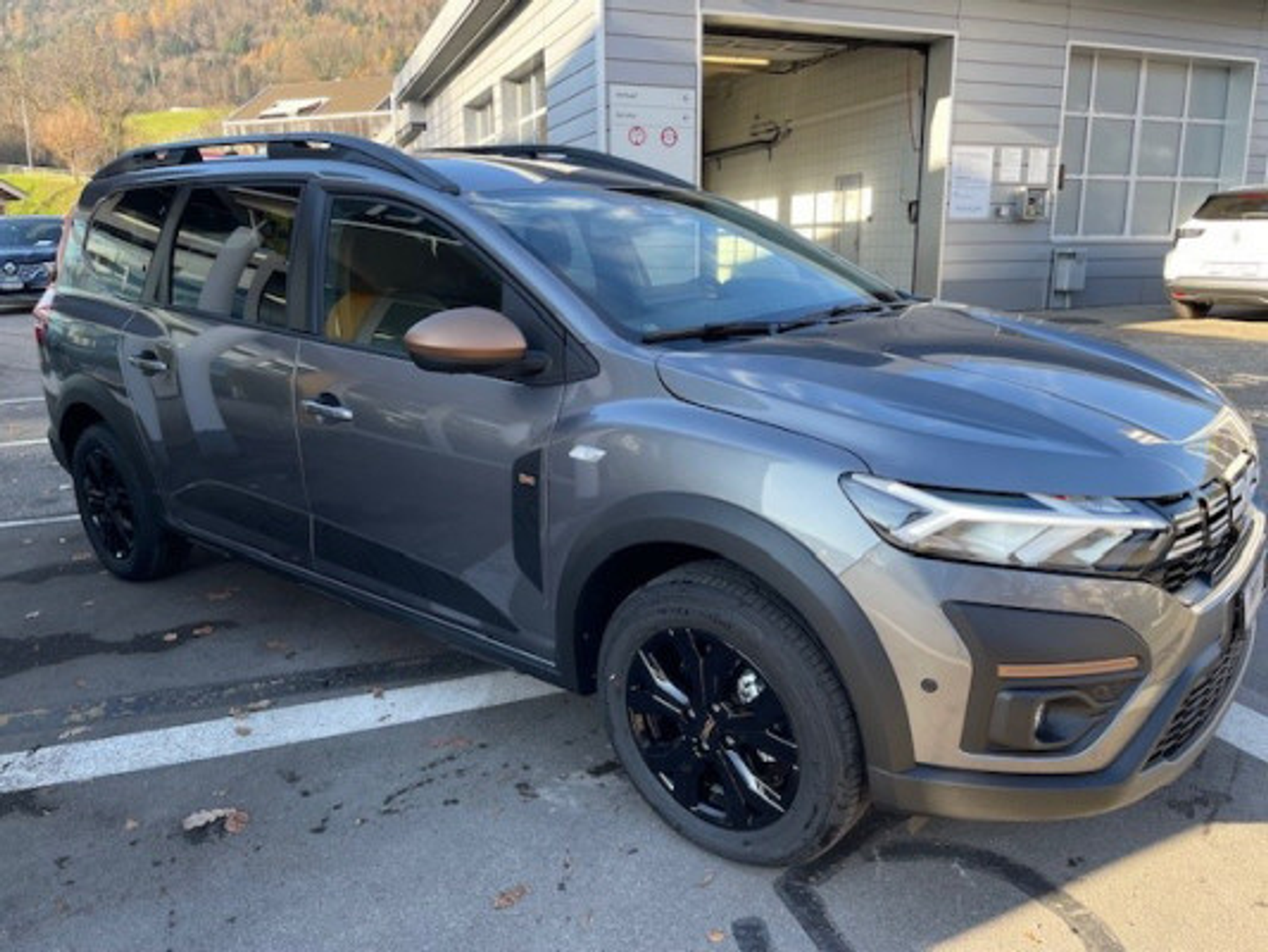 listing desktop thumbnail image 3