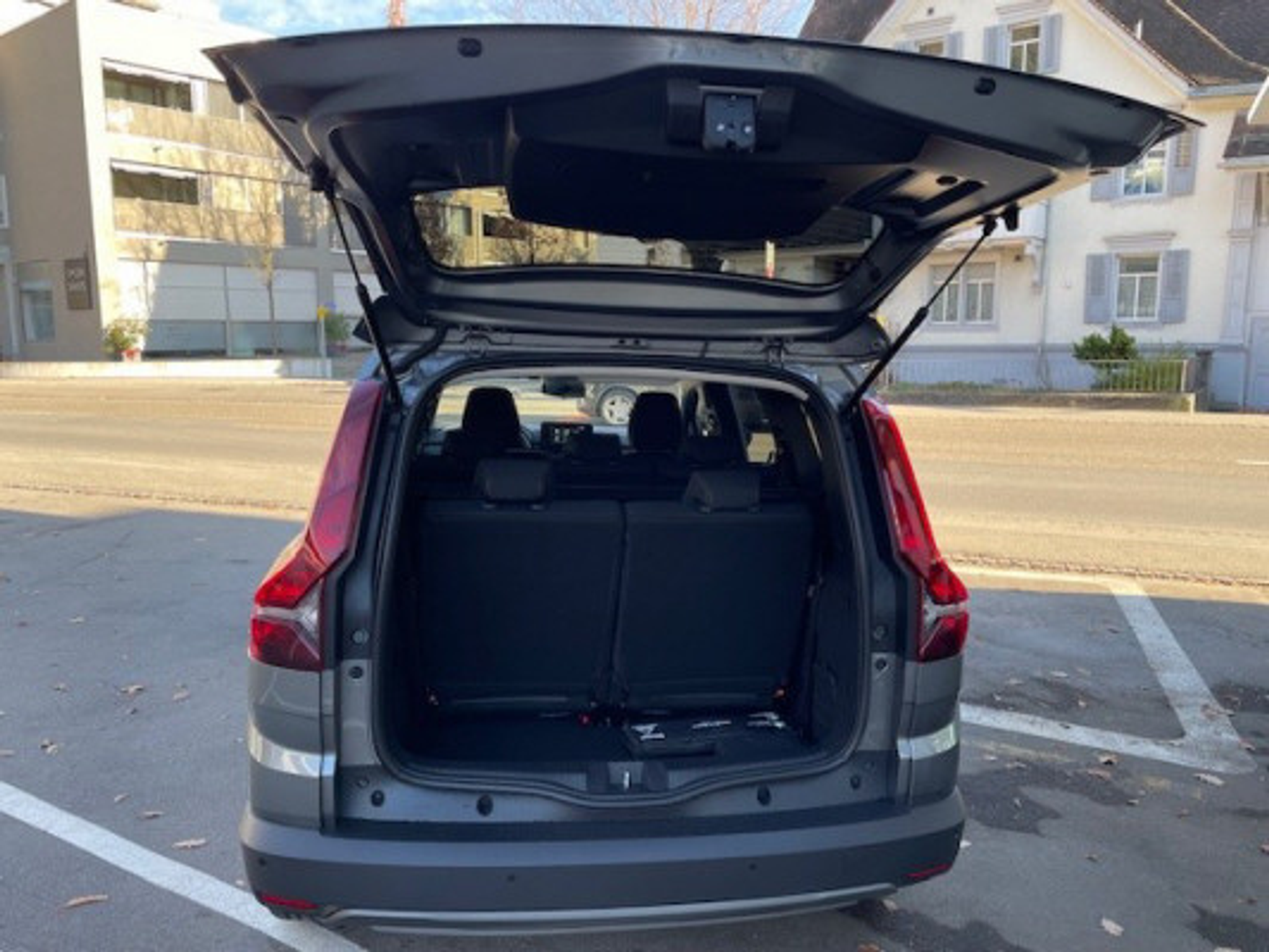 listing desktop thumbnail image 4