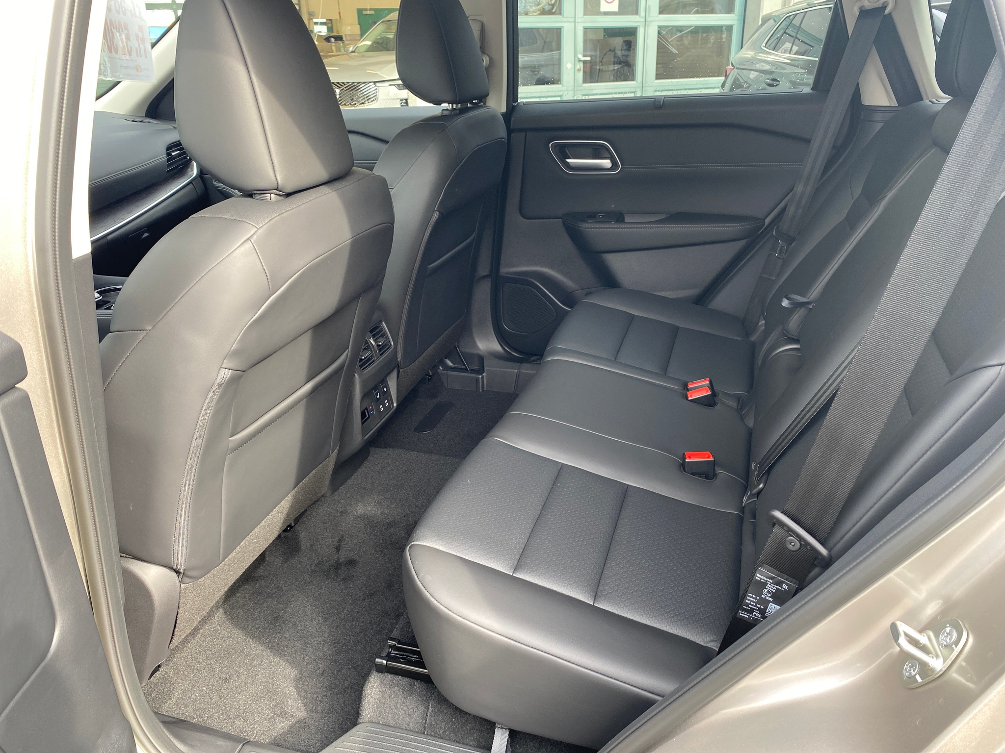 listing desktop thumbnail image 15