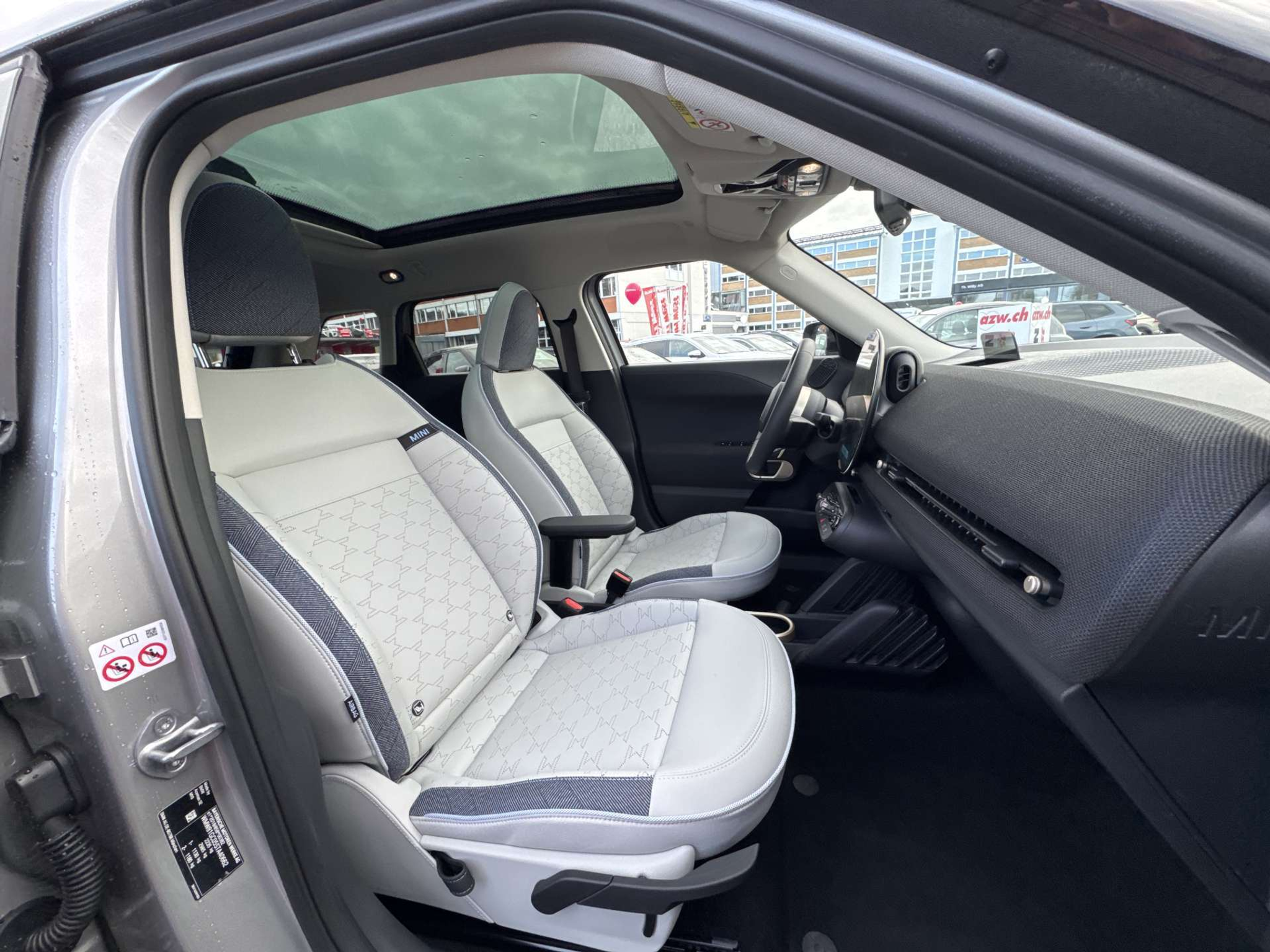 listing desktop thumbnail image 11