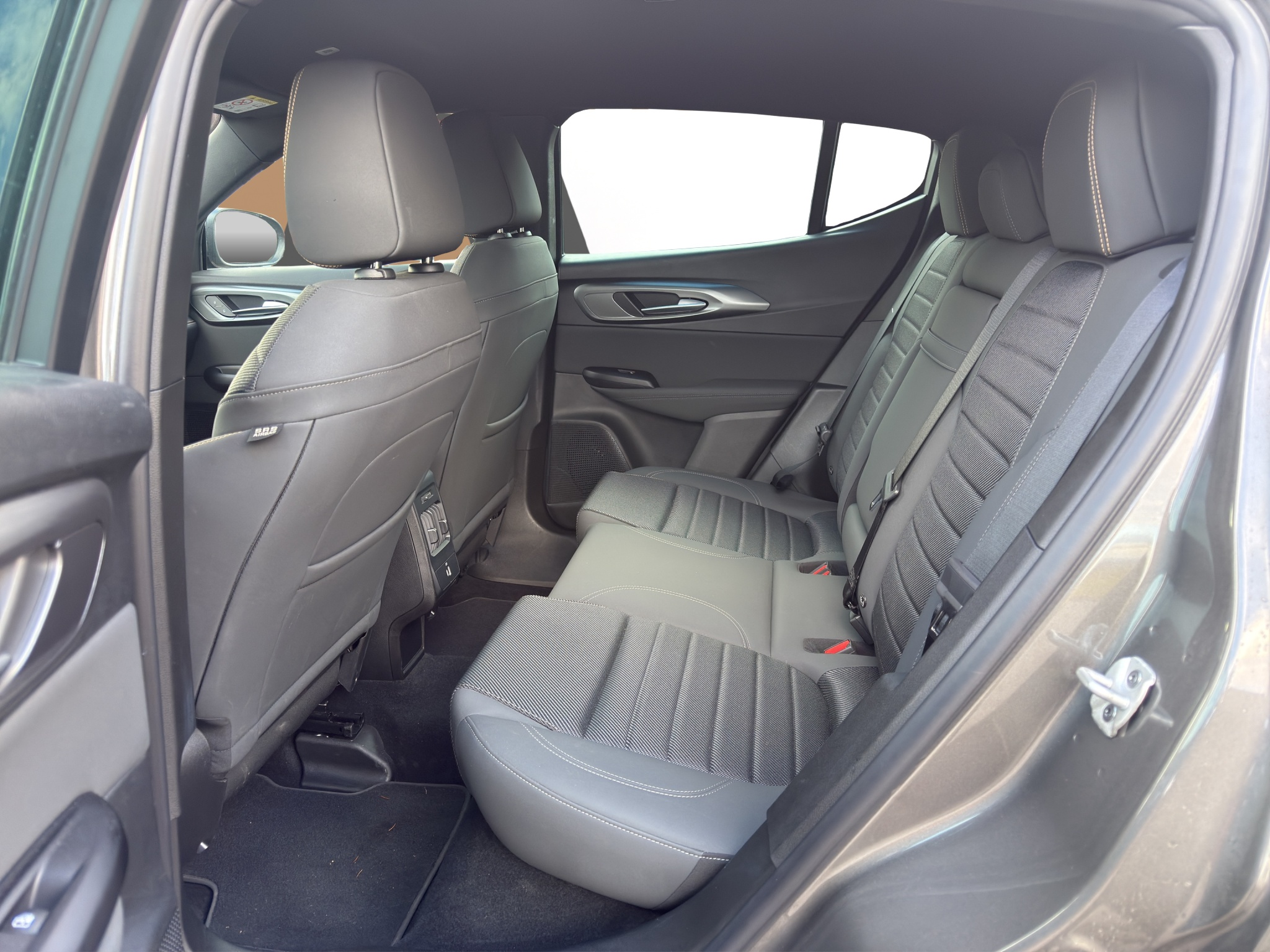 listing desktop thumbnail image 12