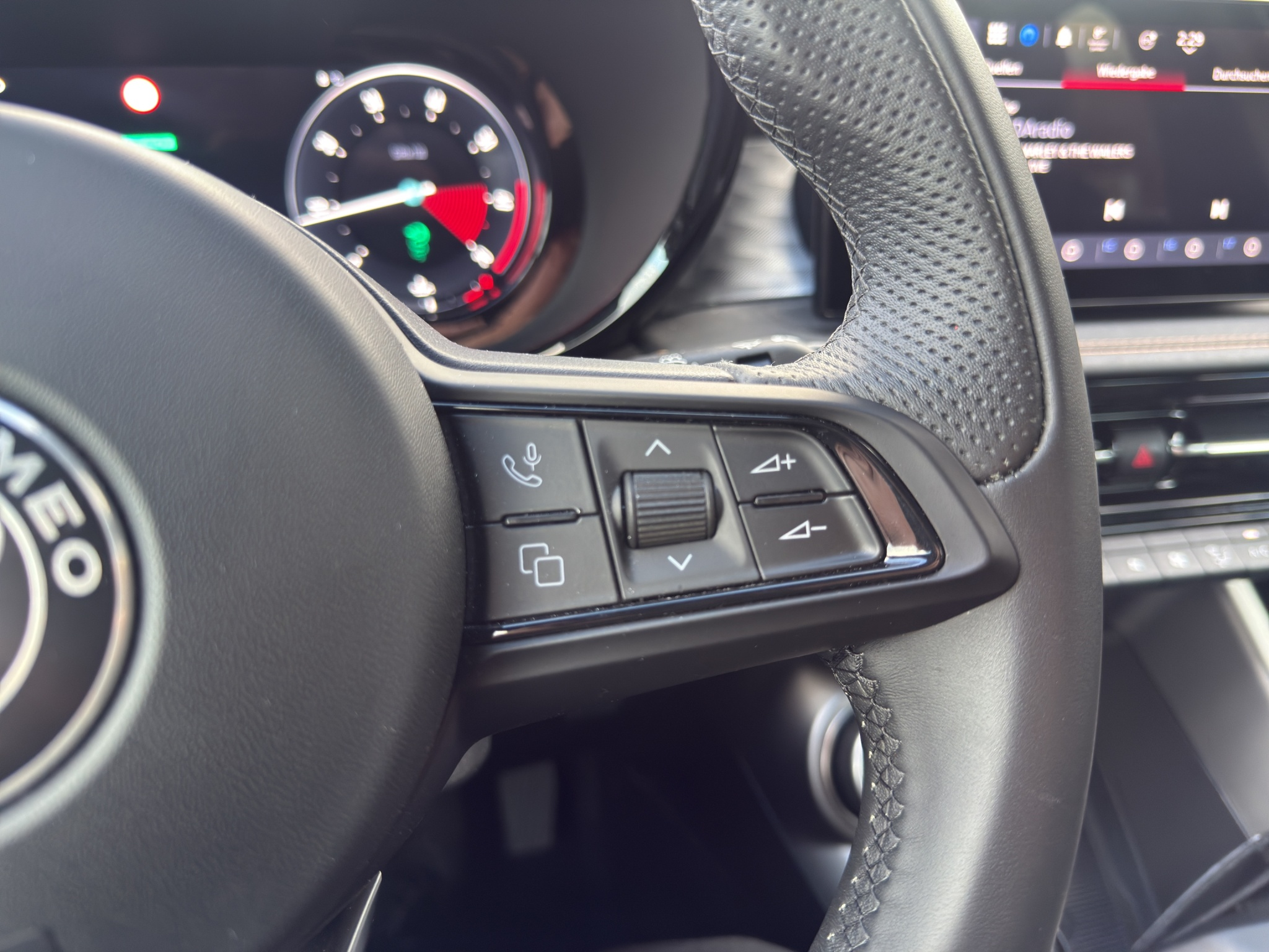 listing desktop thumbnail image 25