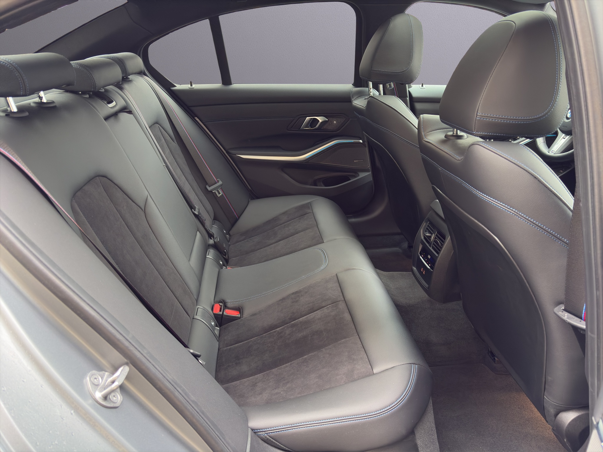 listing desktop thumbnail image 17