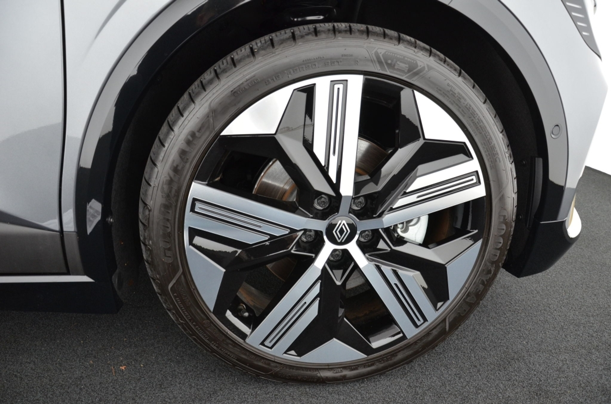 listing desktop thumbnail image 9