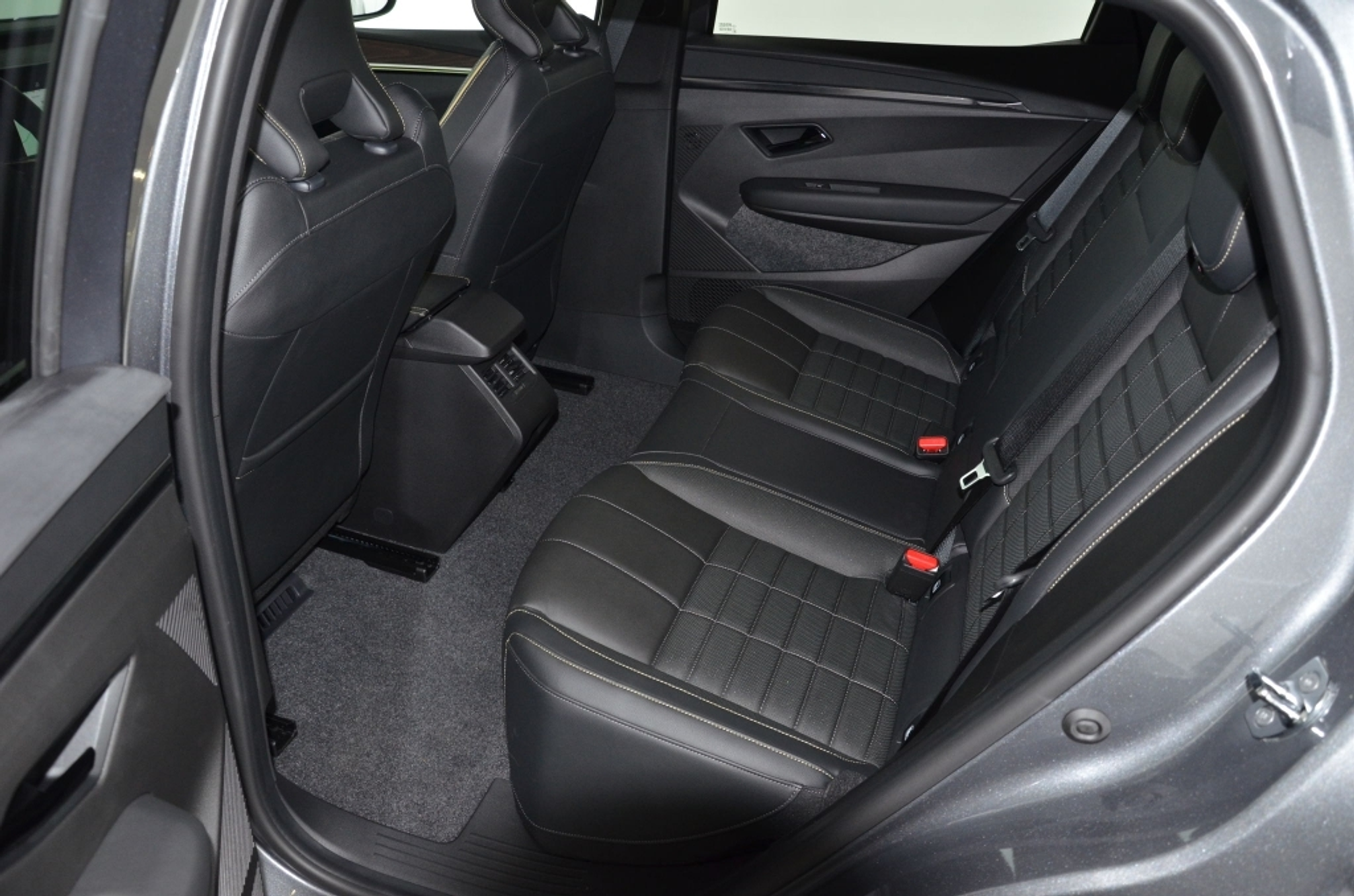 listing desktop thumbnail image 13