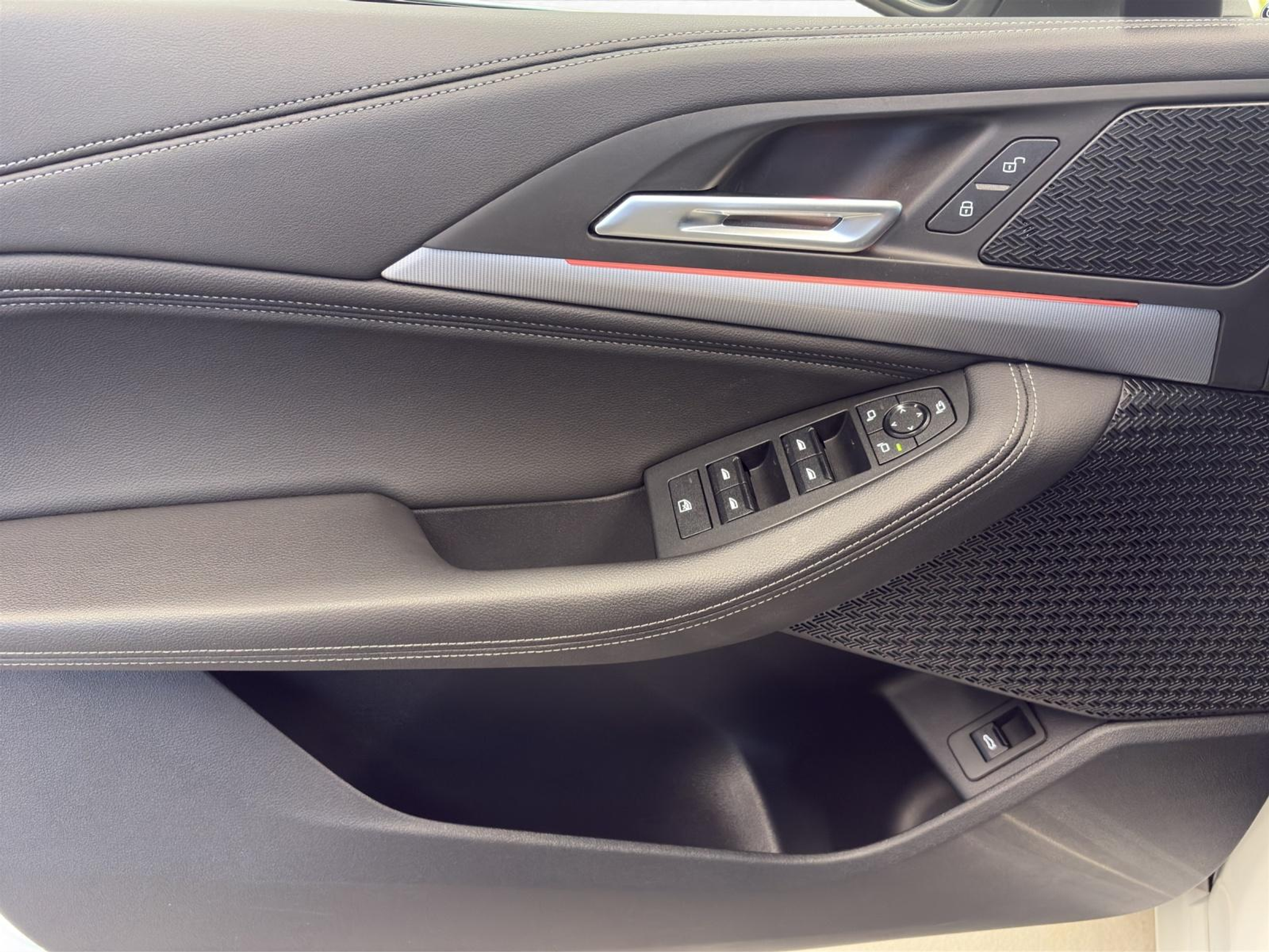 listing desktop thumbnail image 15