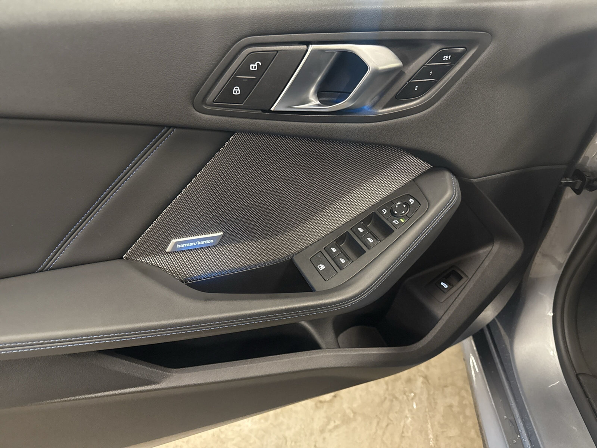 listing desktop thumbnail image 16