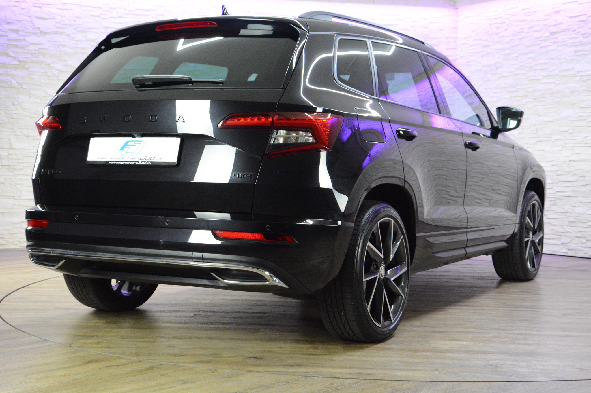 listing desktop thumbnail image 4