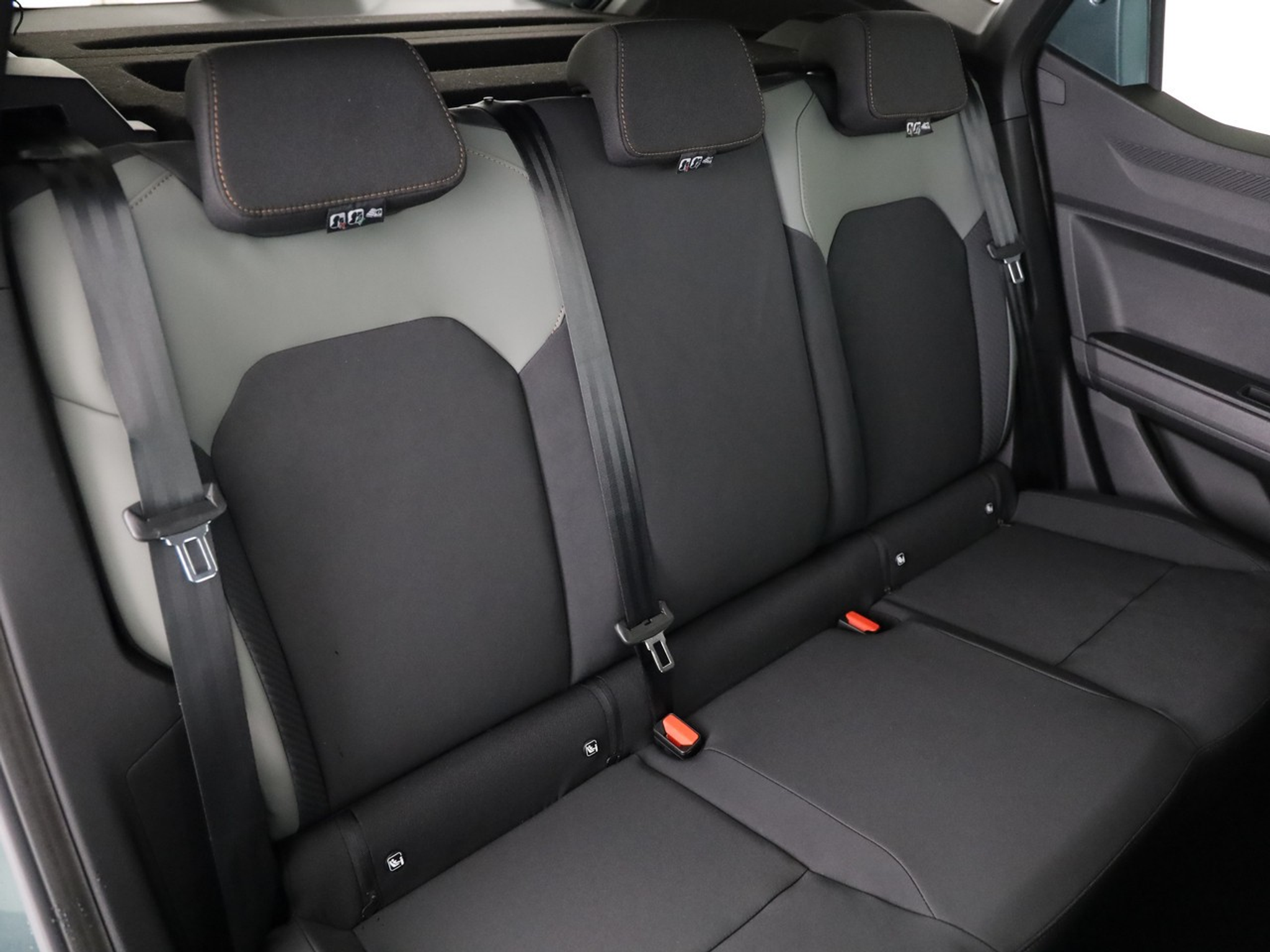 listing desktop thumbnail image 7