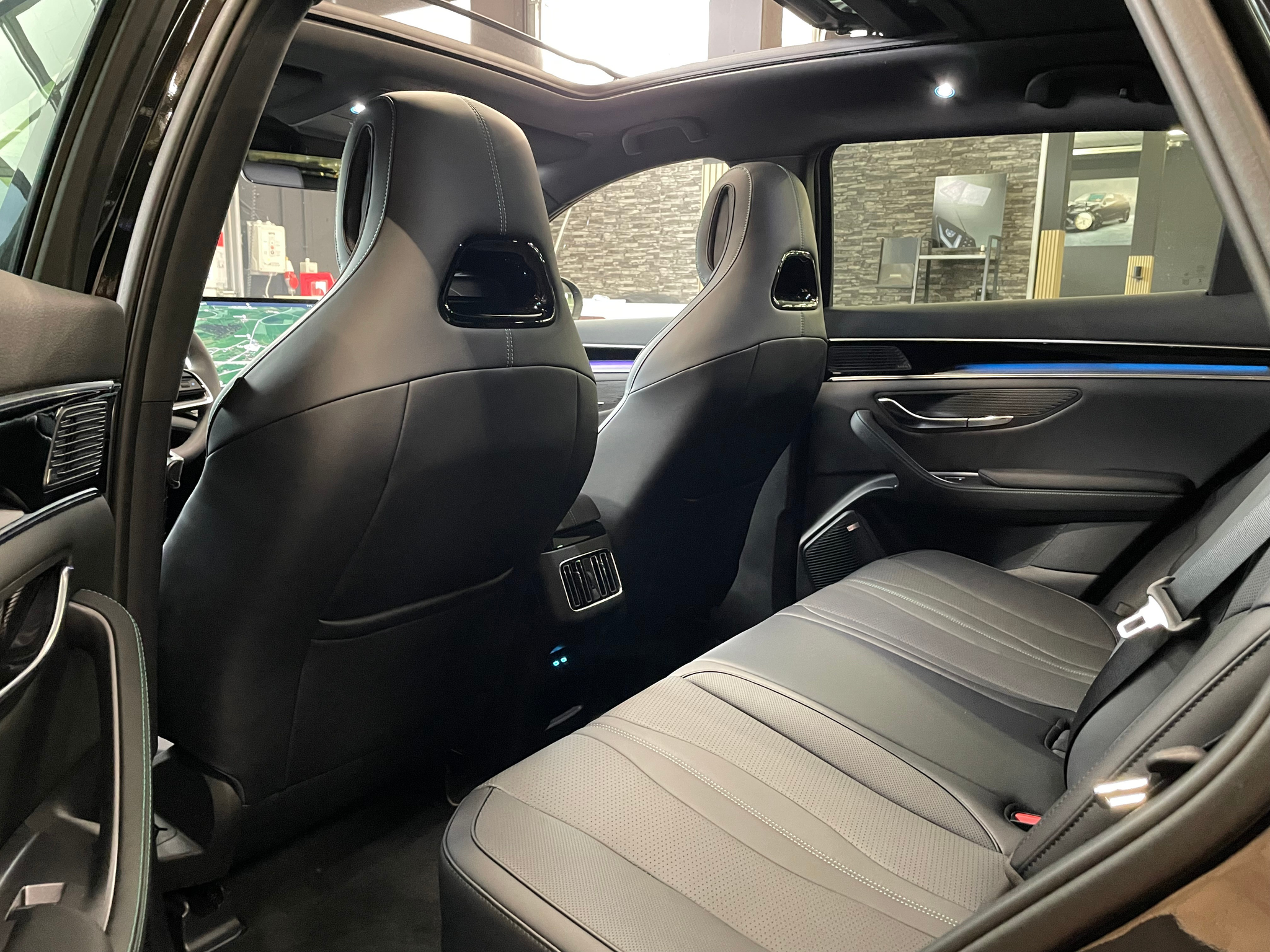 listing desktop thumbnail image 12