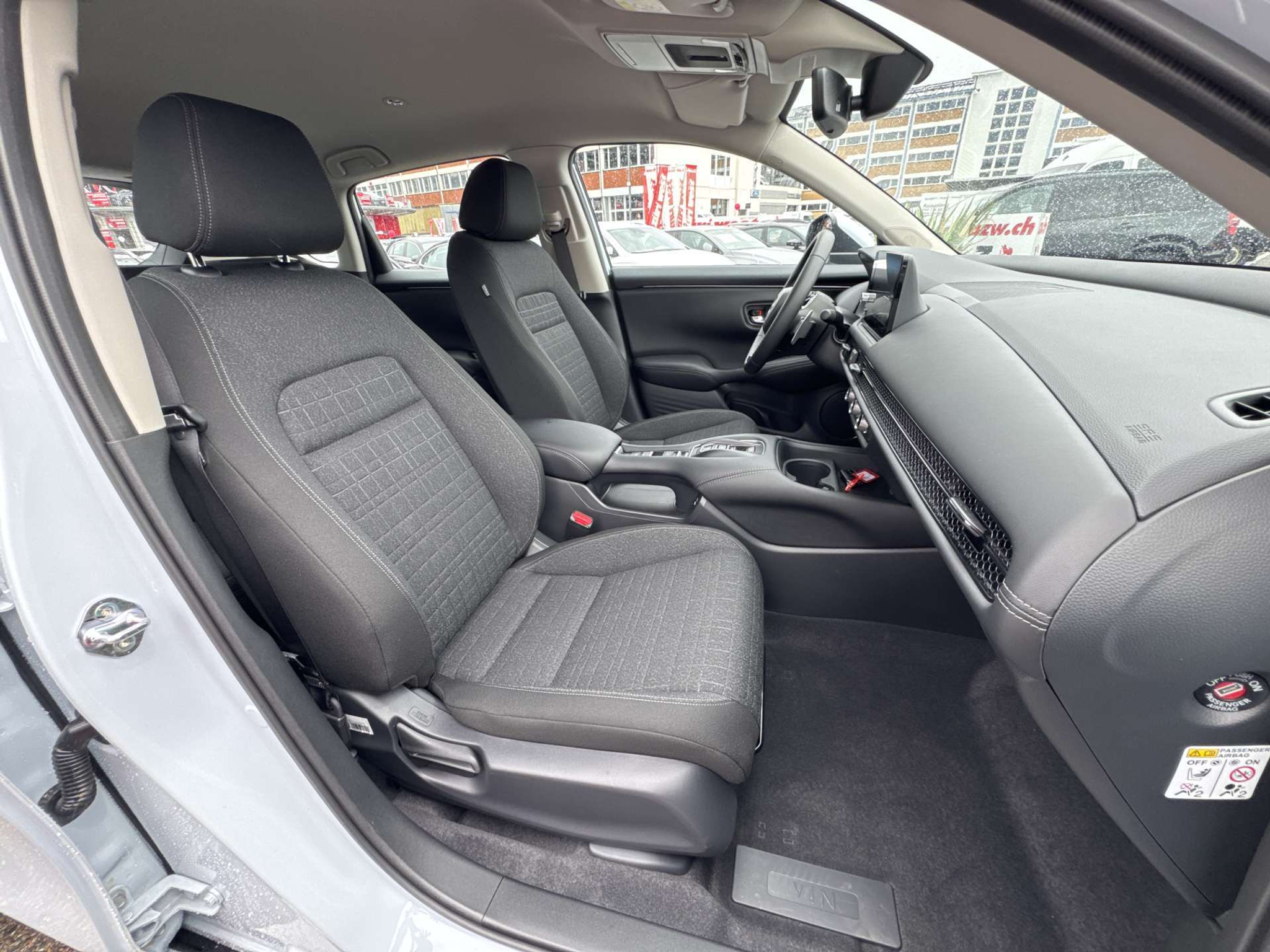 listing desktop thumbnail image 12