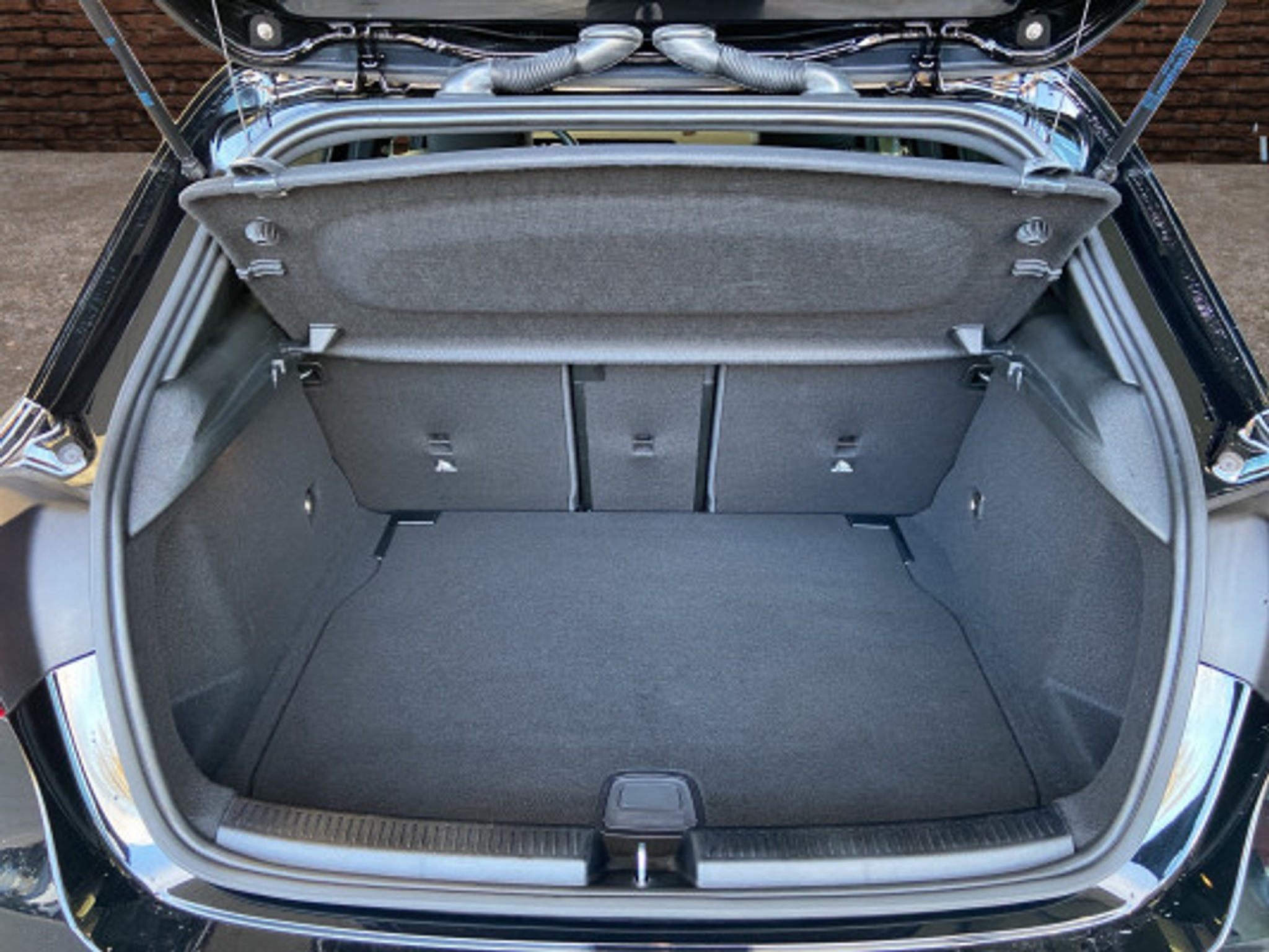 listing desktop thumbnail image 6