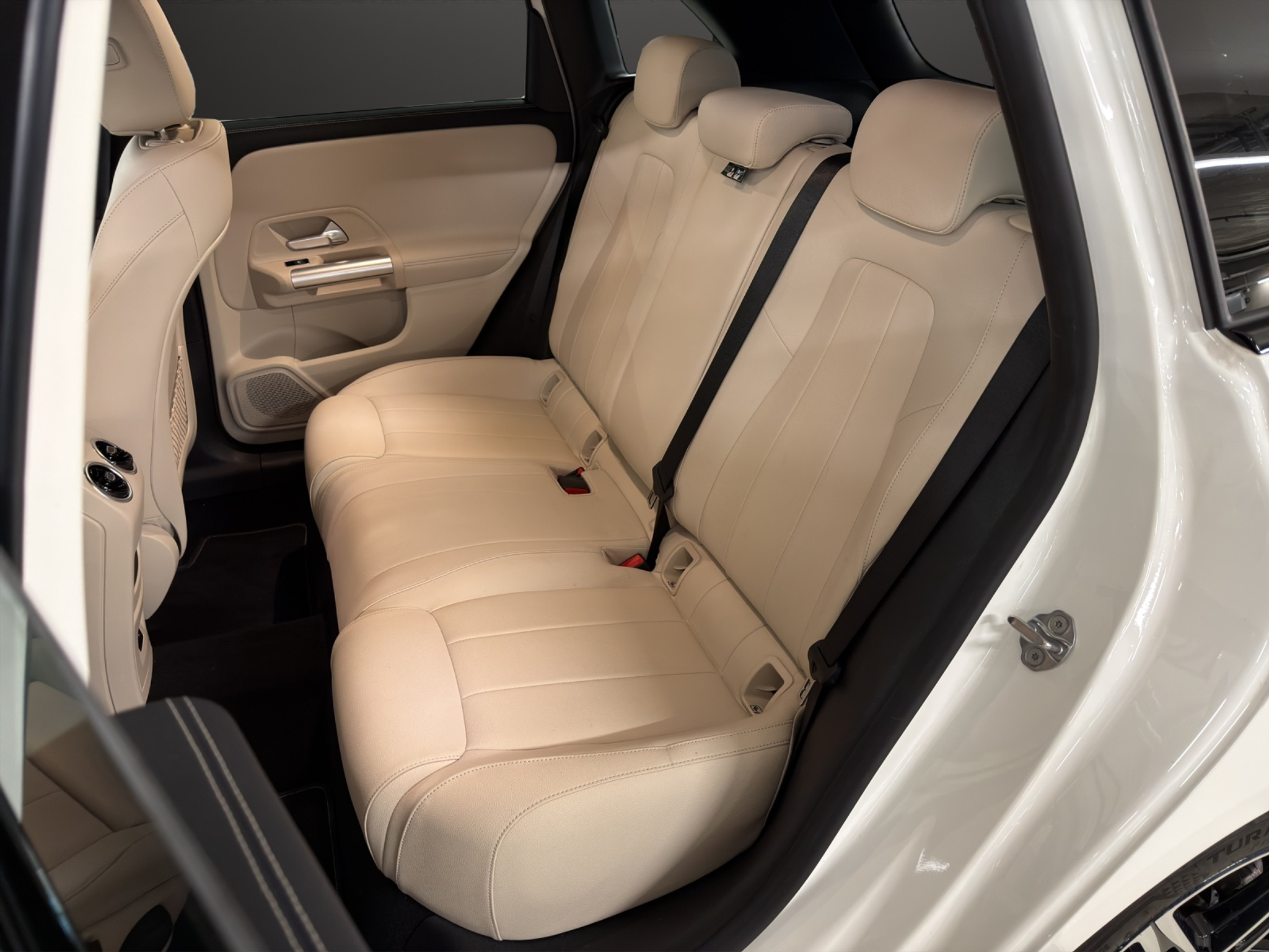 listing desktop thumbnail image 14