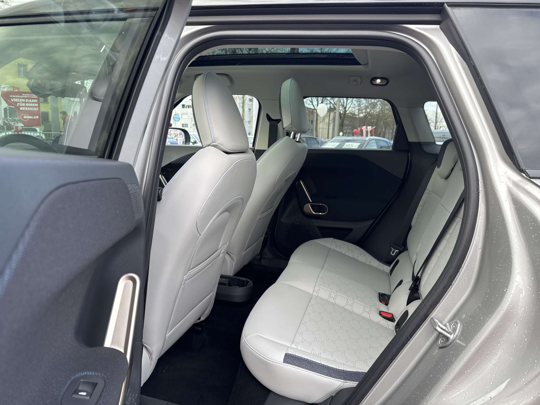 listing desktop thumbnail image 6