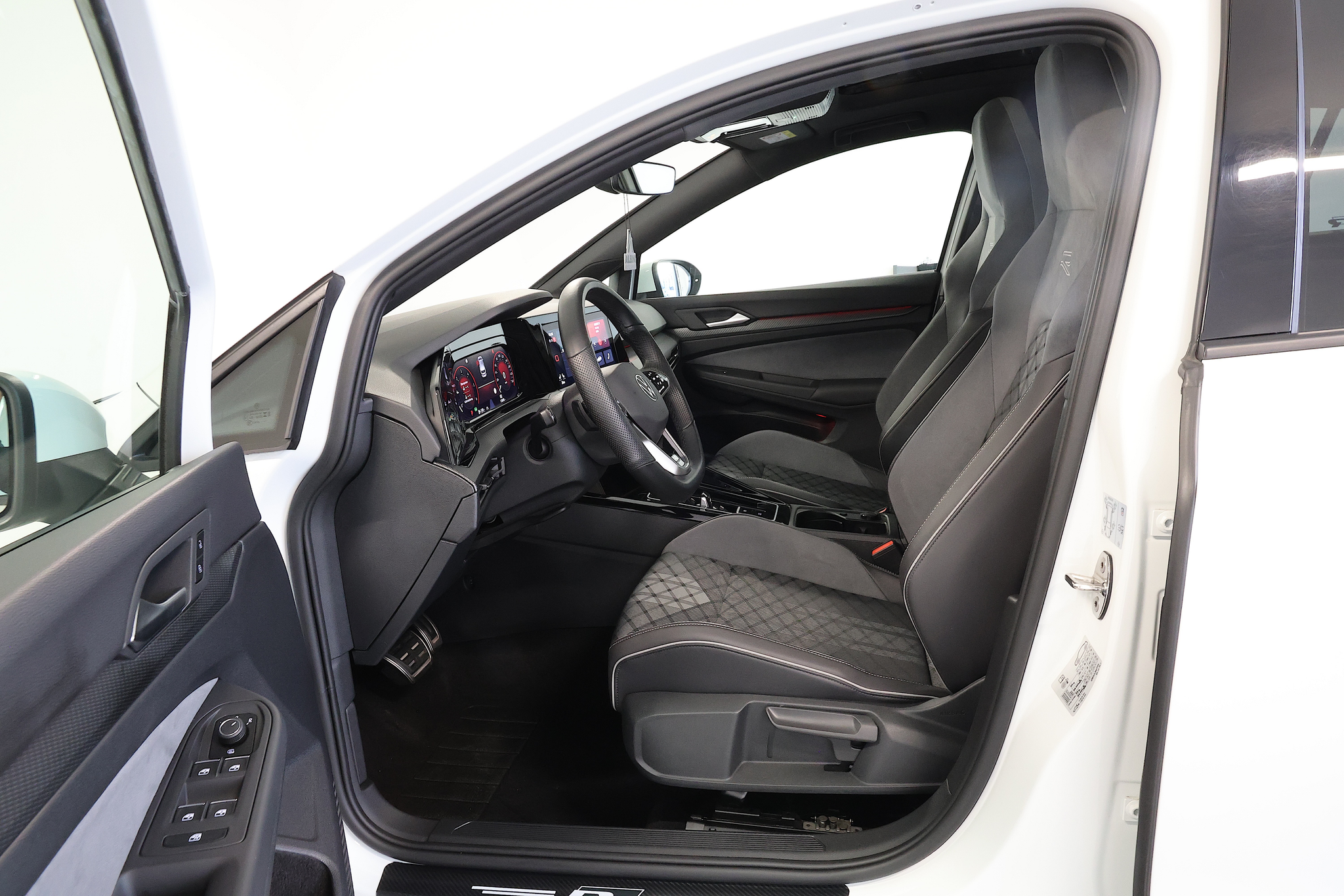 listing desktop thumbnail image 6