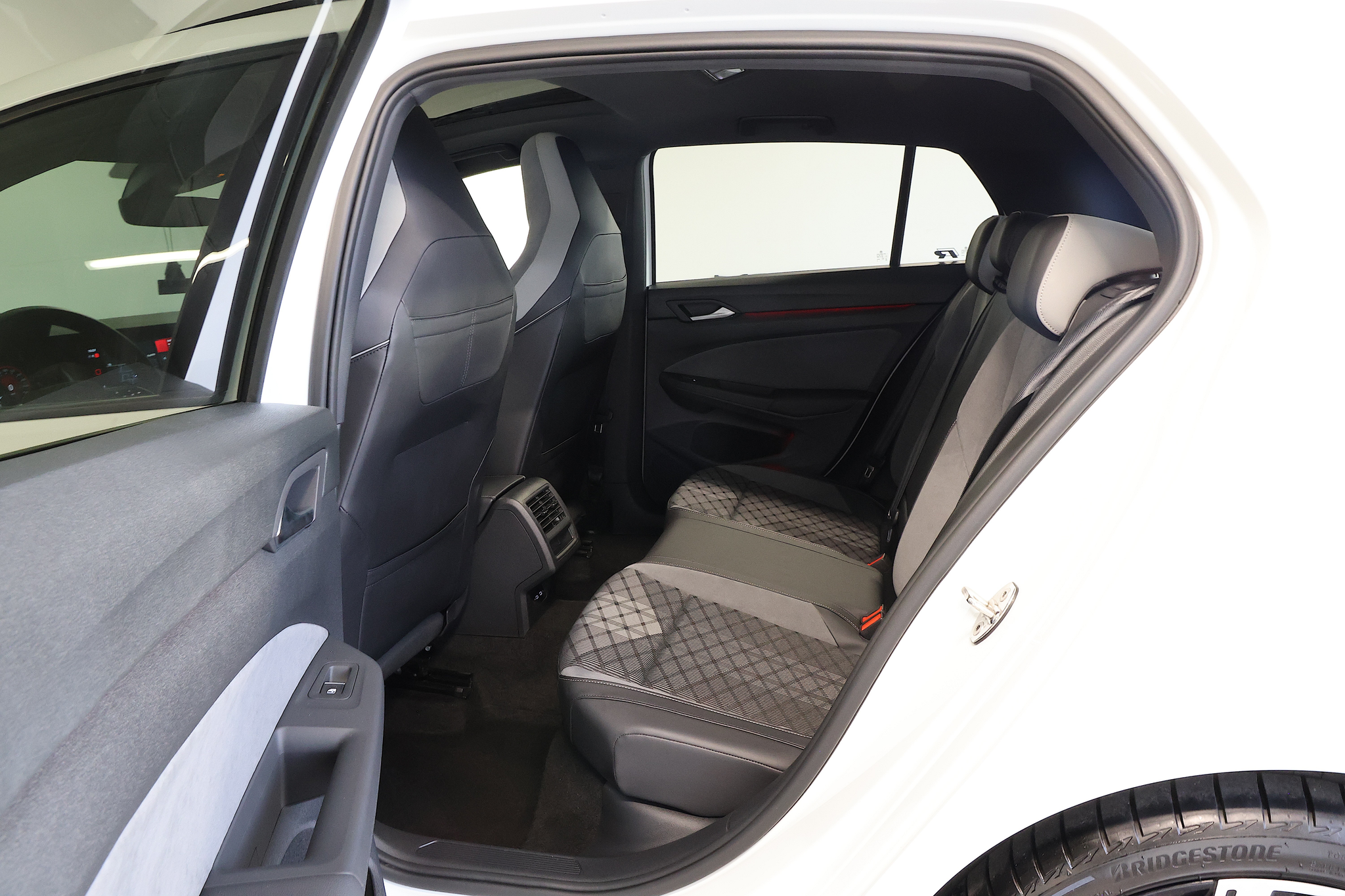 listing desktop thumbnail image 16