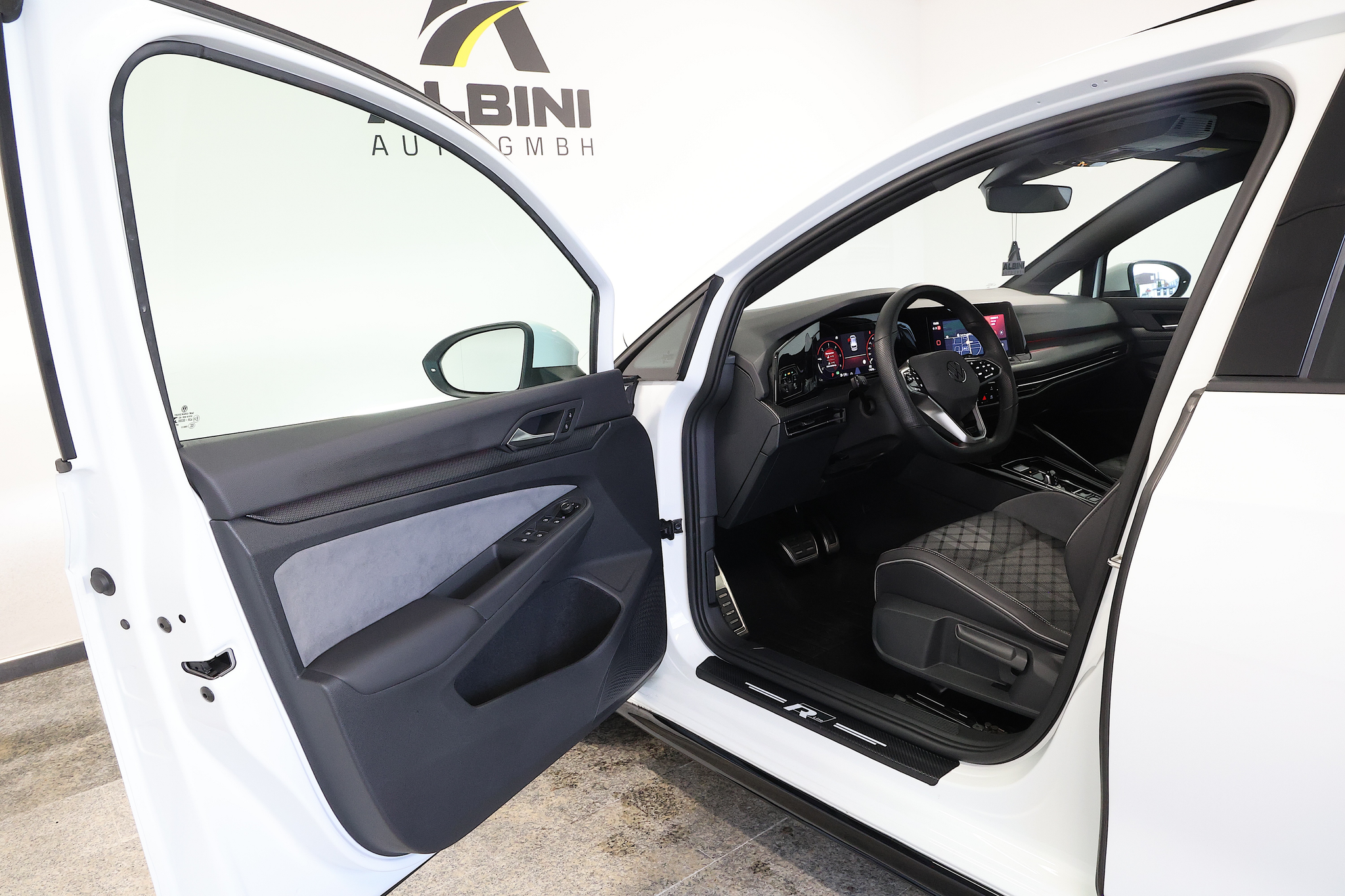 listing desktop thumbnail image 5