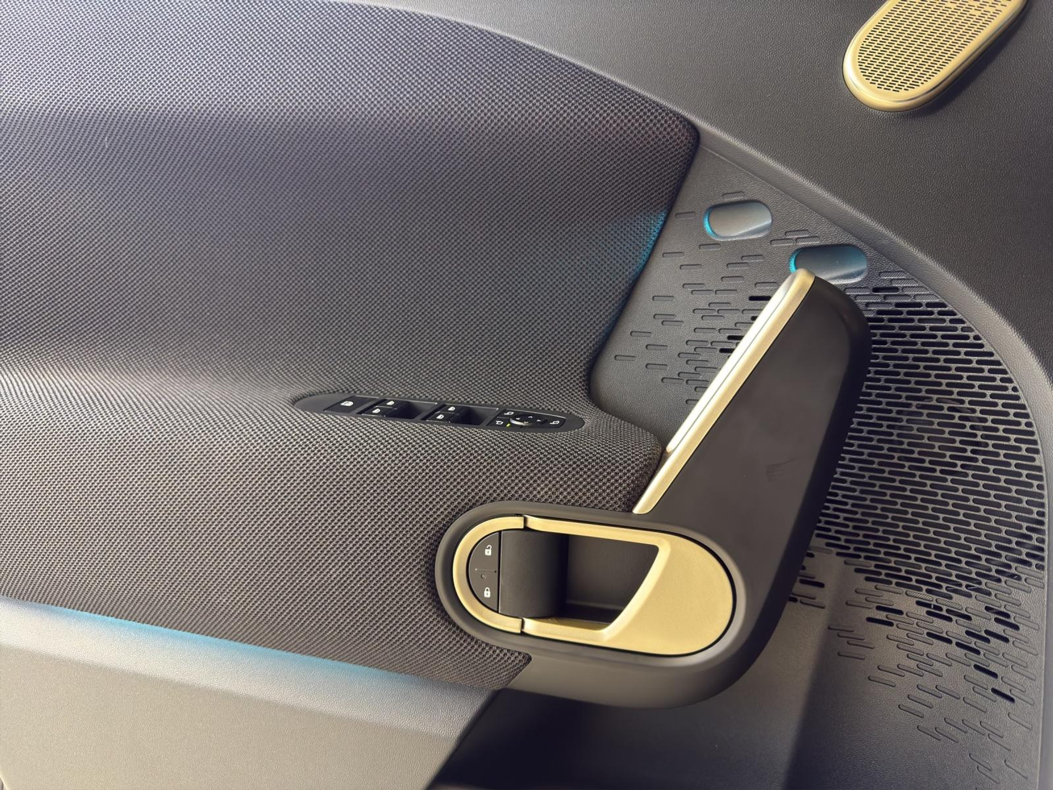 listing desktop thumbnail image 16