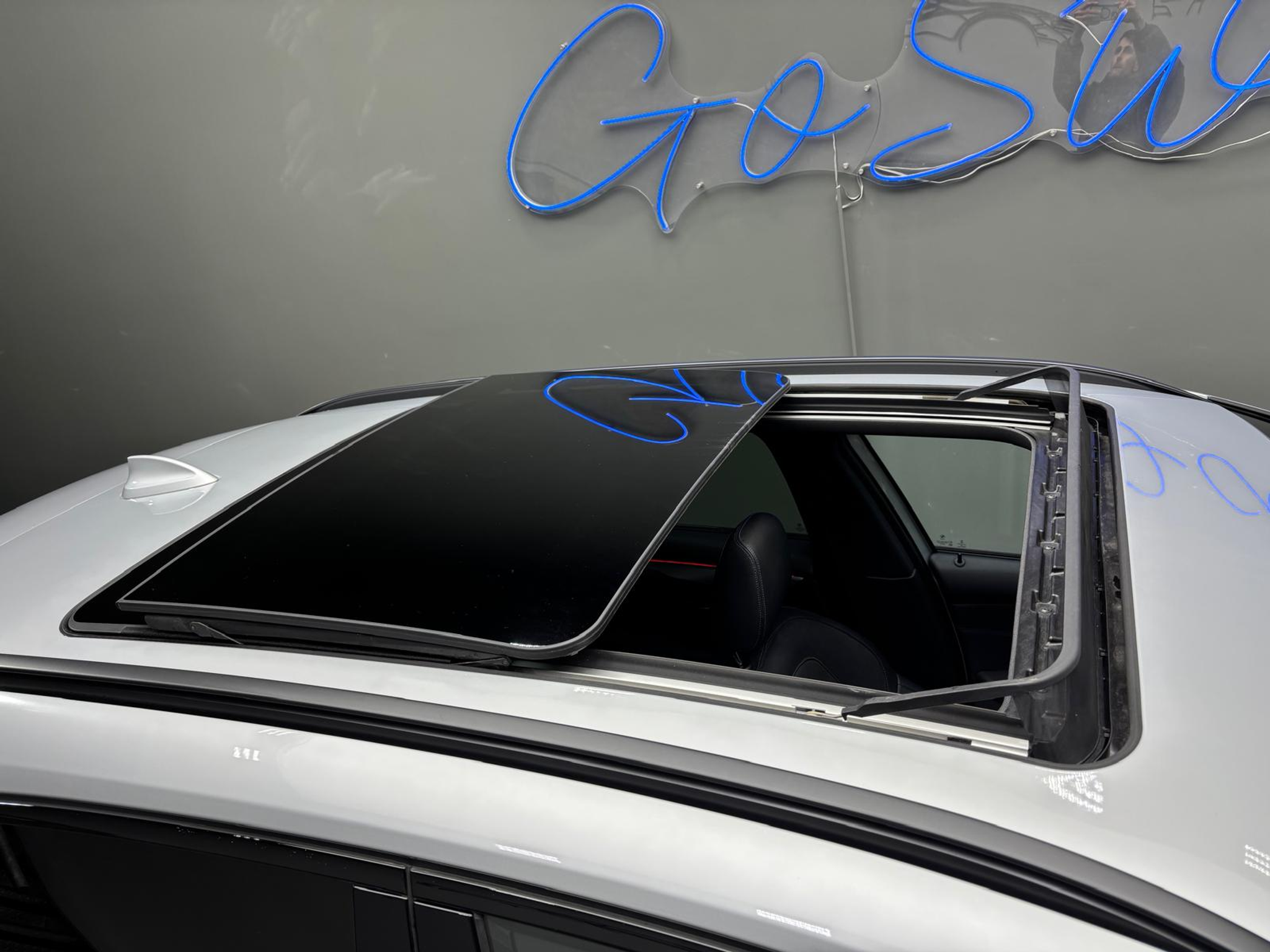 listing desktop thumbnail image 1