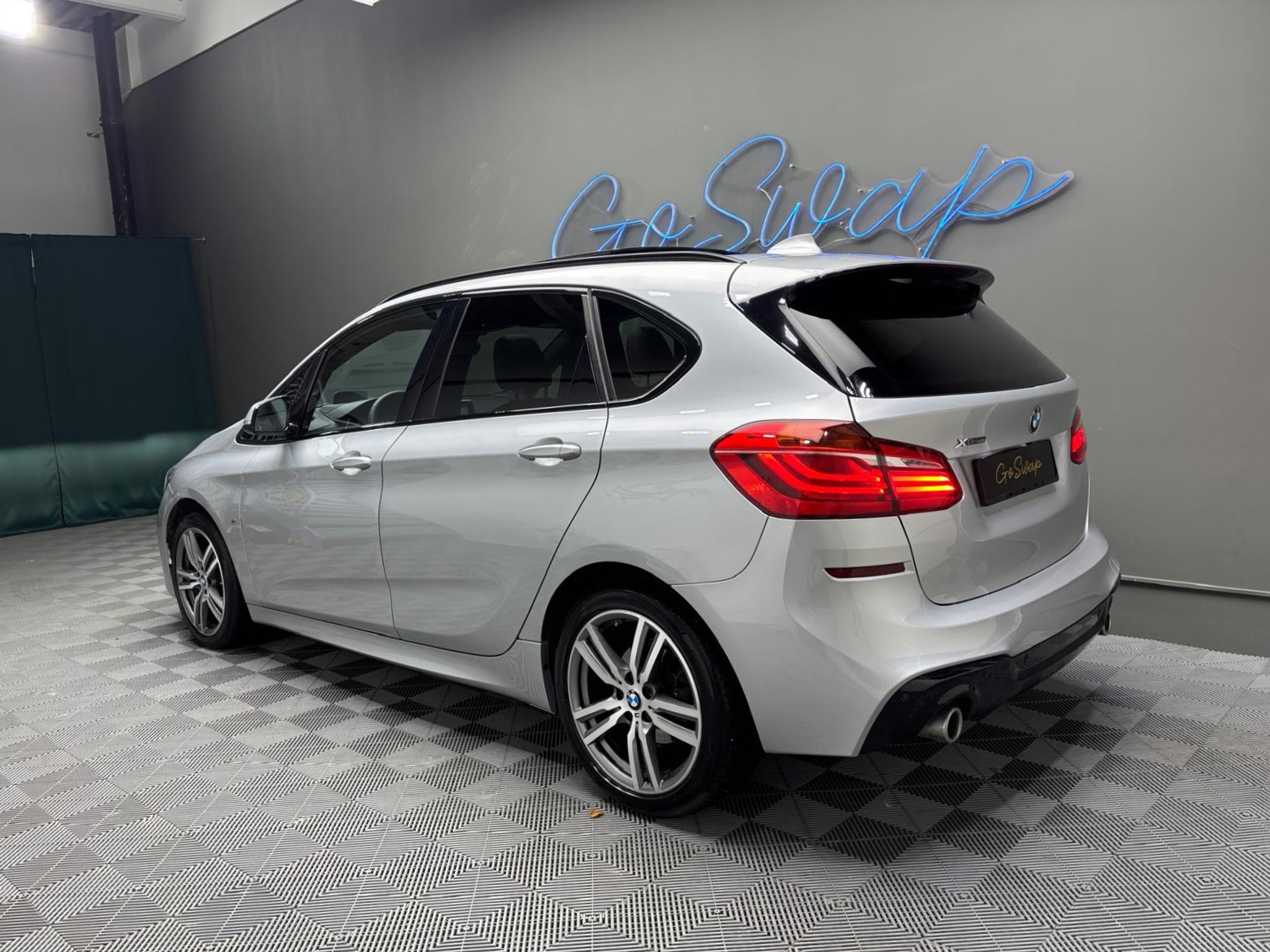 listing desktop thumbnail image 8