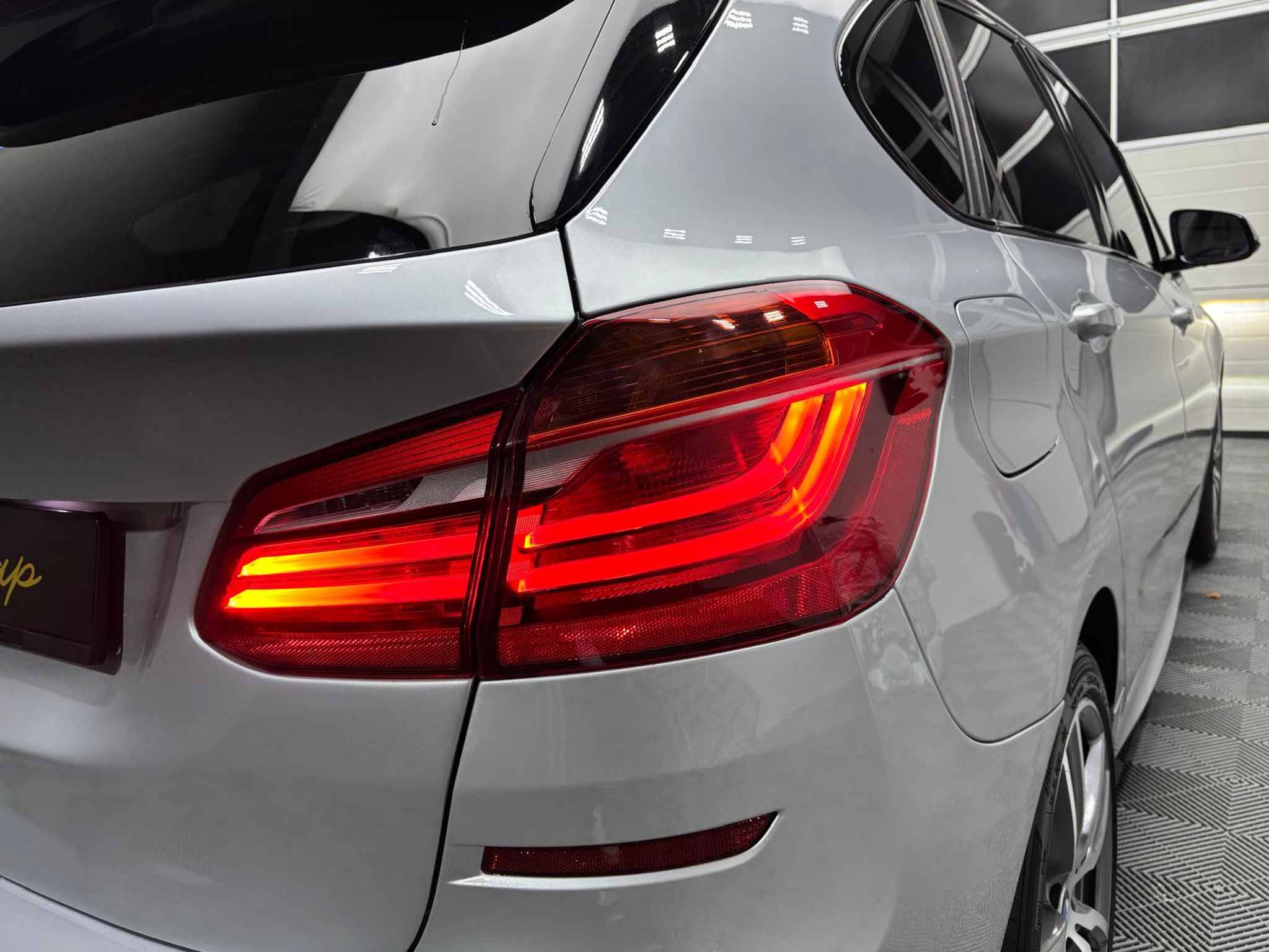 listing desktop thumbnail image 4