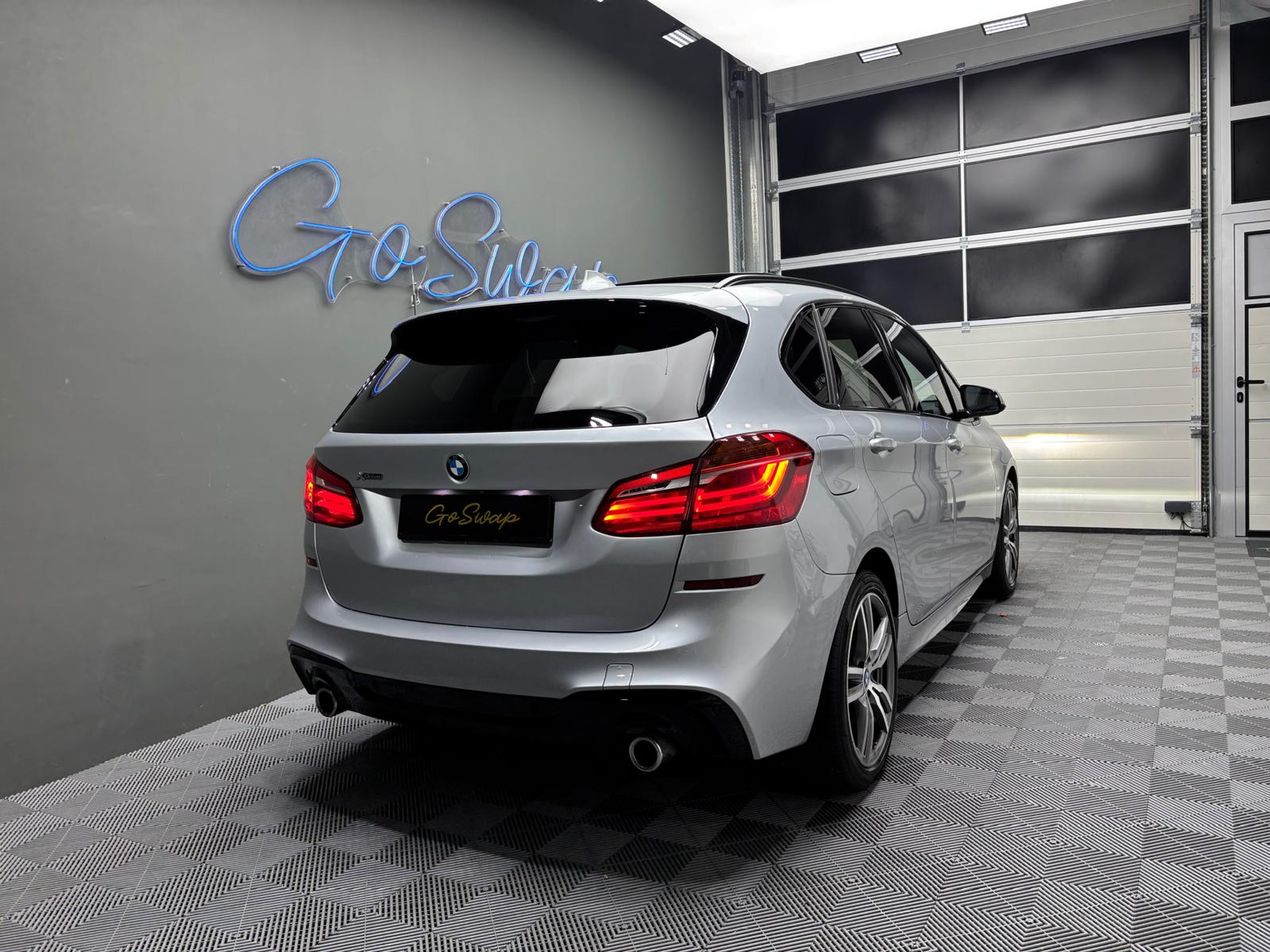 listing desktop thumbnail image 3