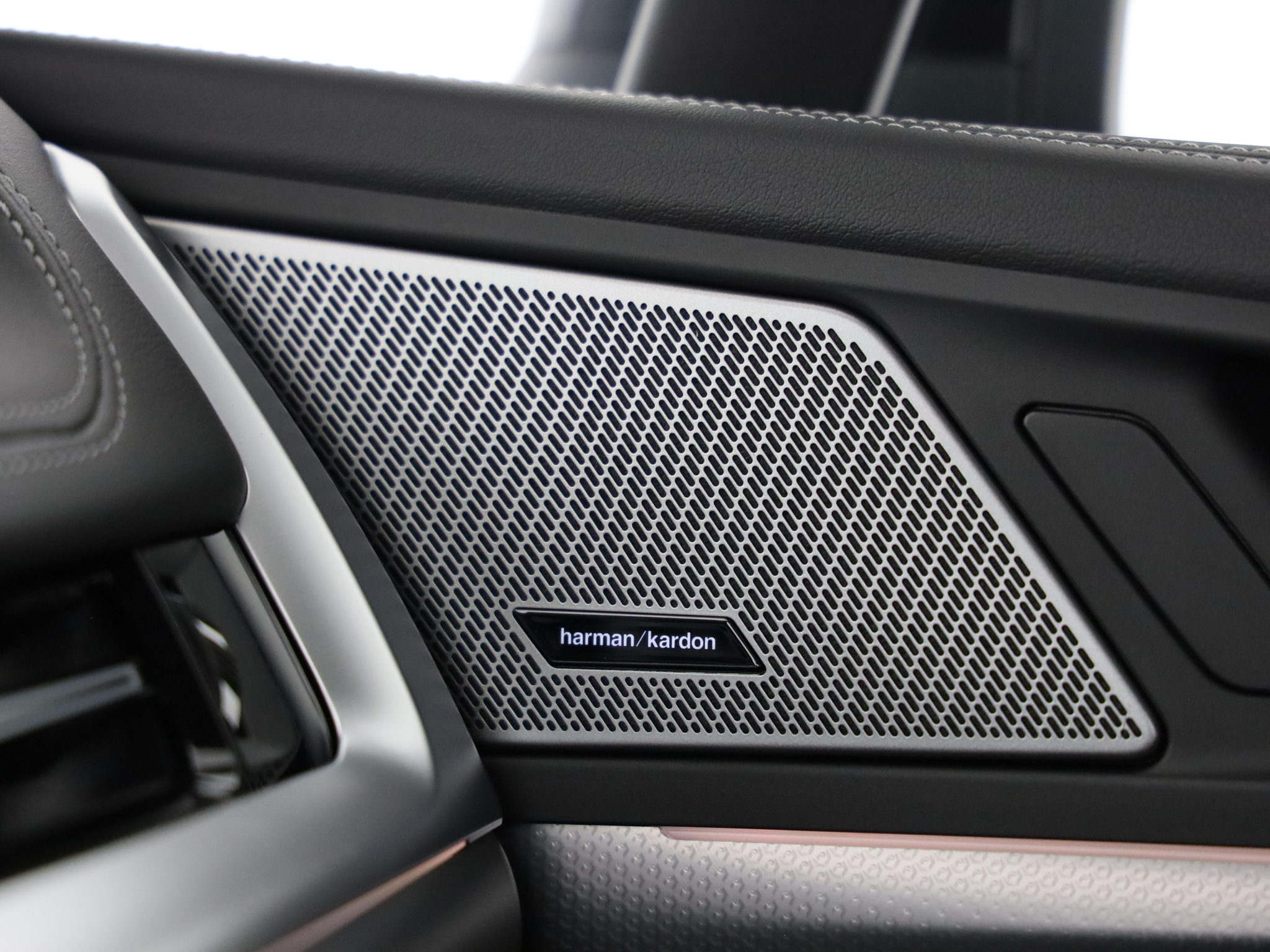 listing desktop thumbnail image 17