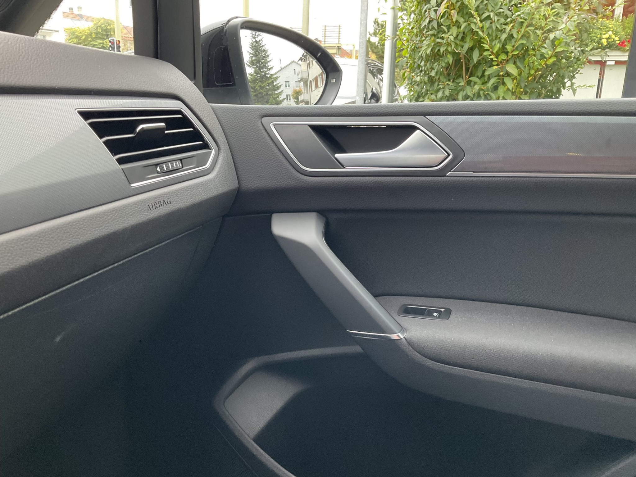 listing desktop thumbnail image 7