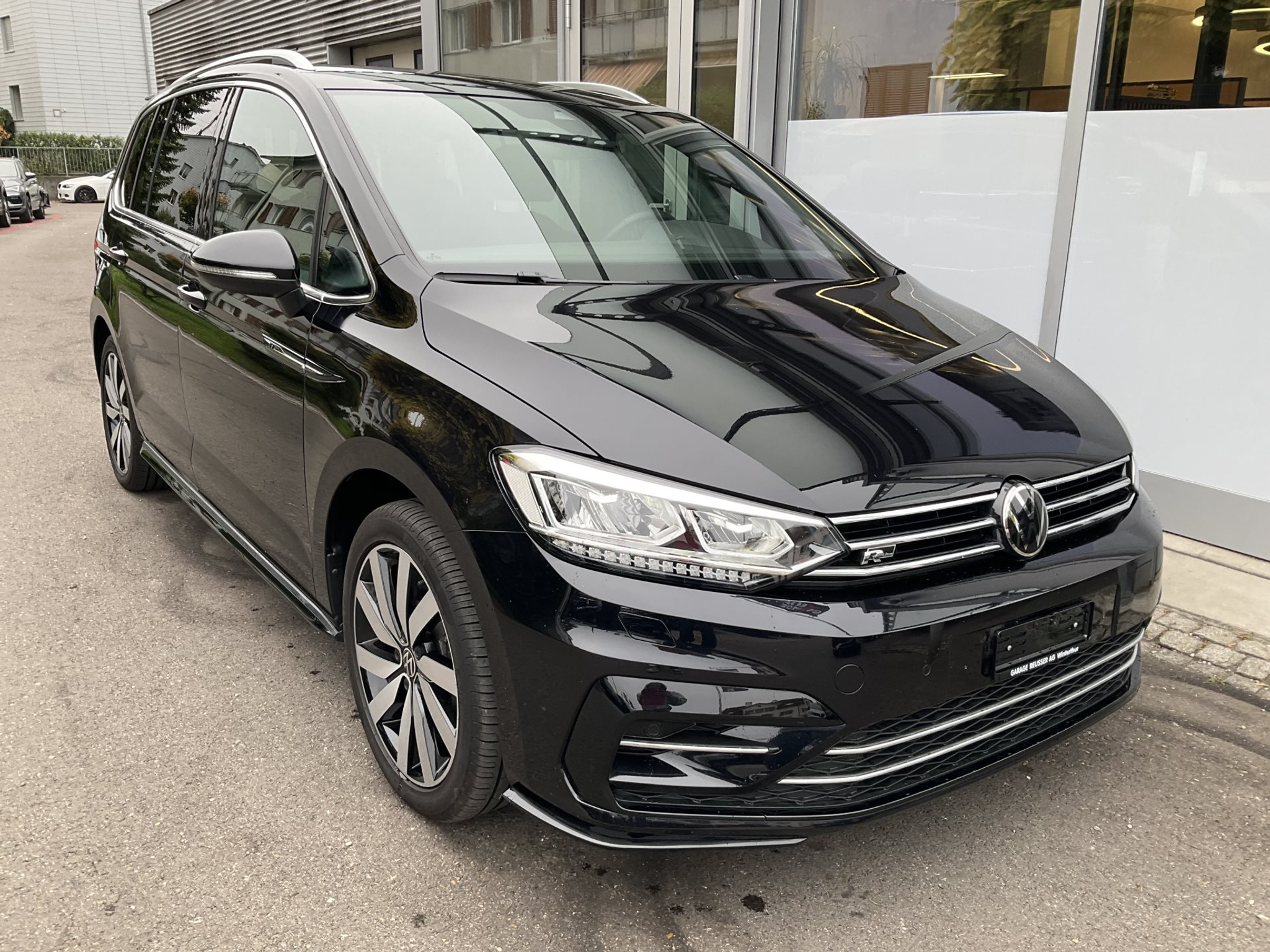 listing desktop thumbnail image 2