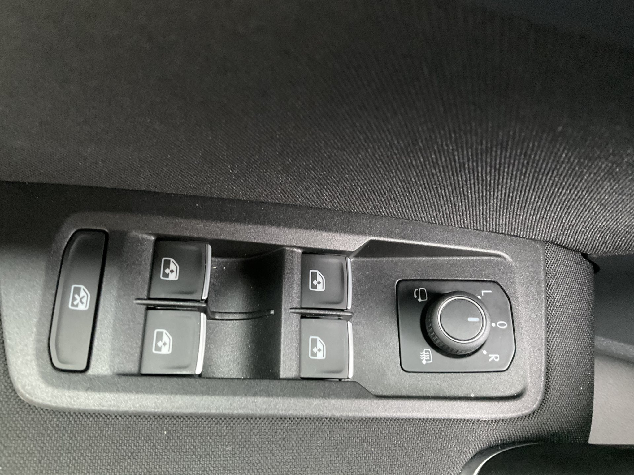 listing desktop thumbnail image 25