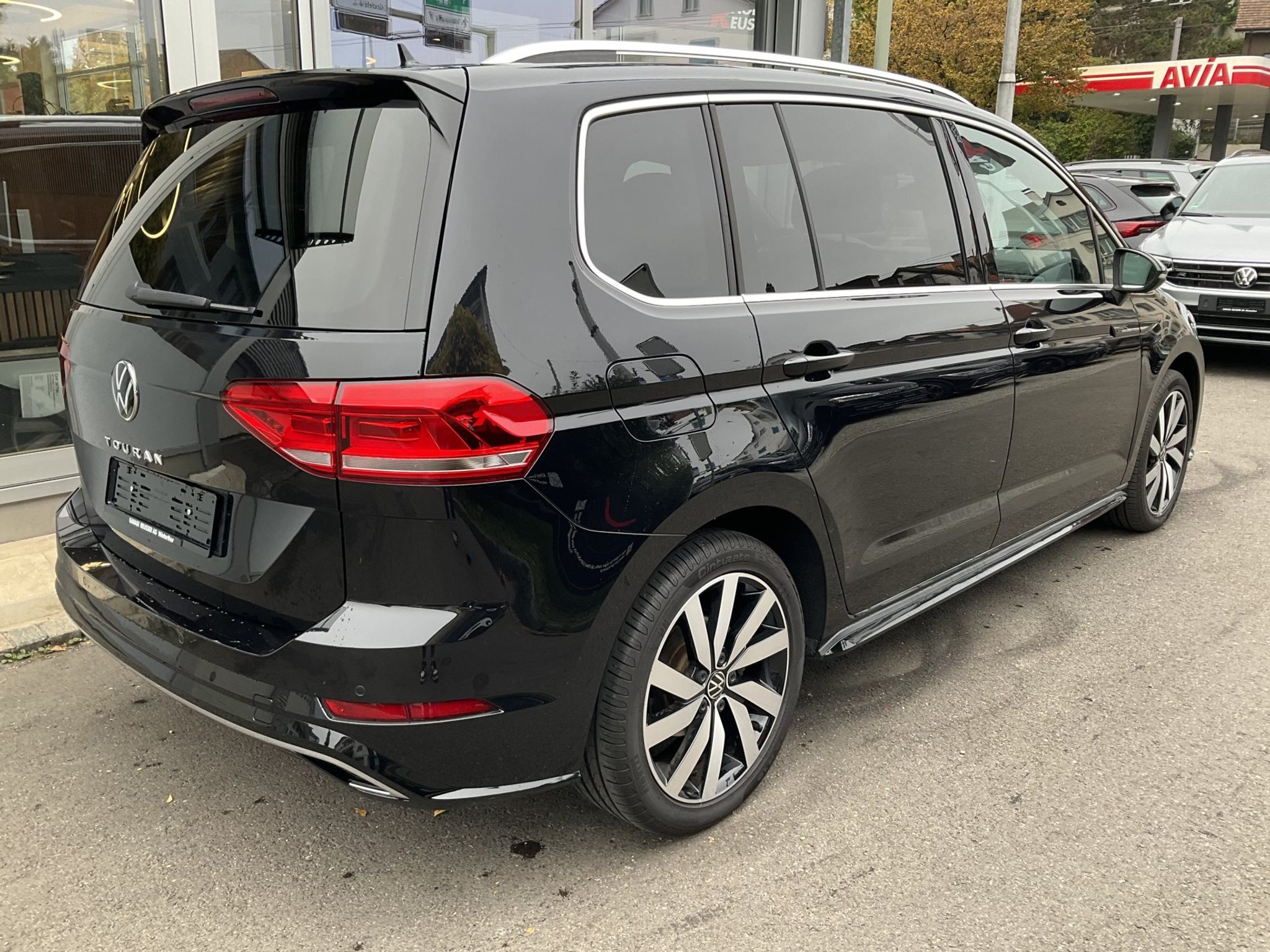 listing desktop thumbnail image 3