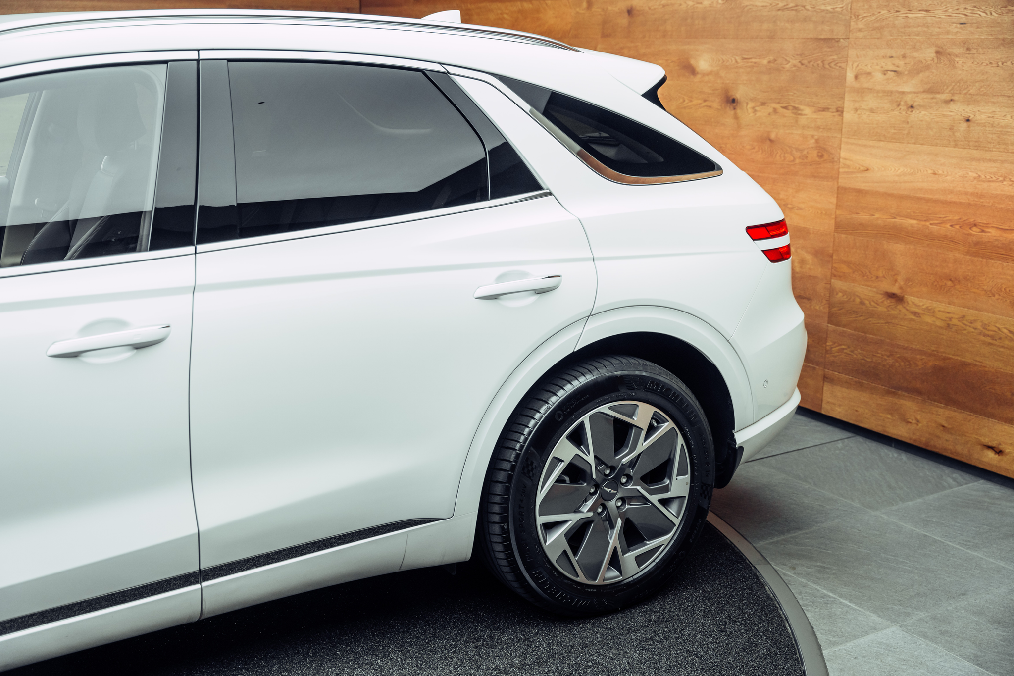 listing desktop thumbnail image 18