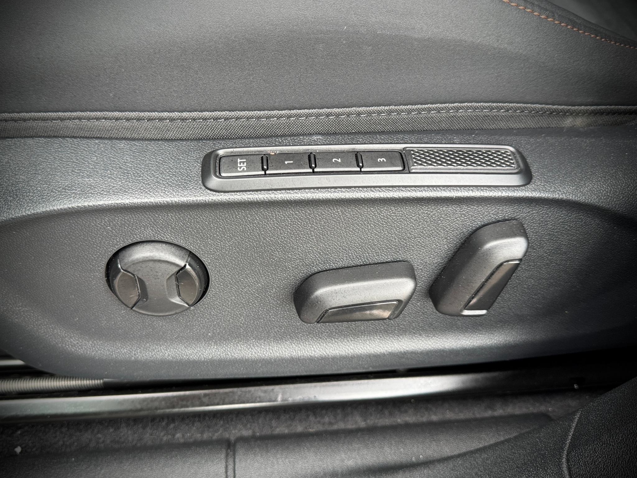 listing desktop thumbnail image 8