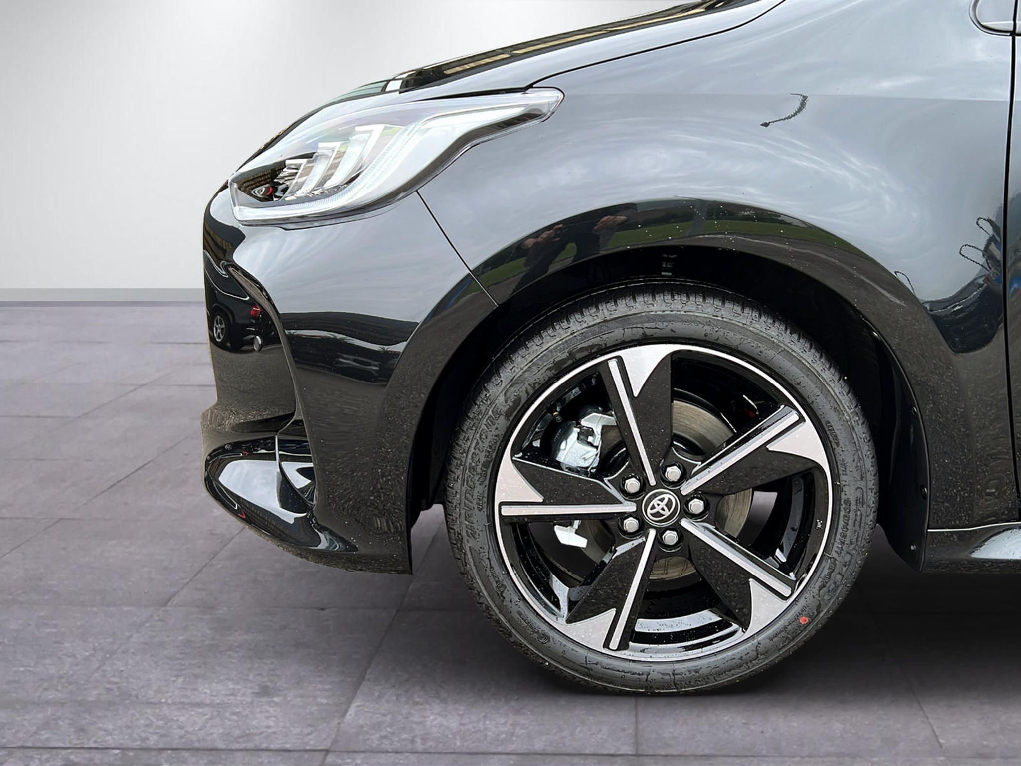 listing desktop thumbnail image 2