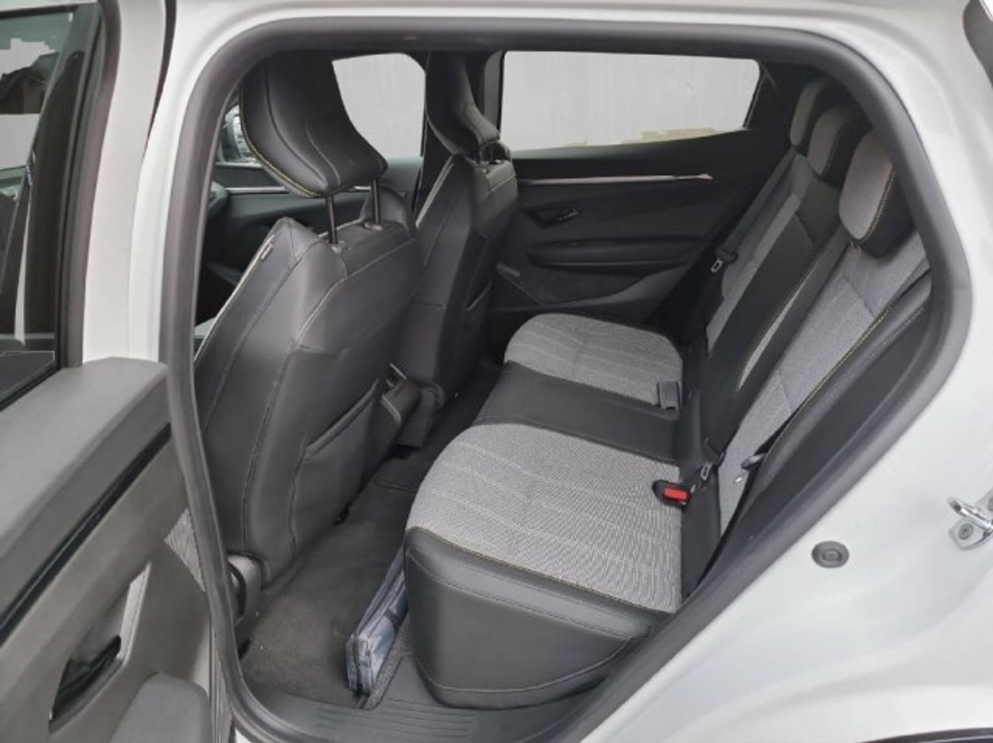 listing desktop thumbnail image 6