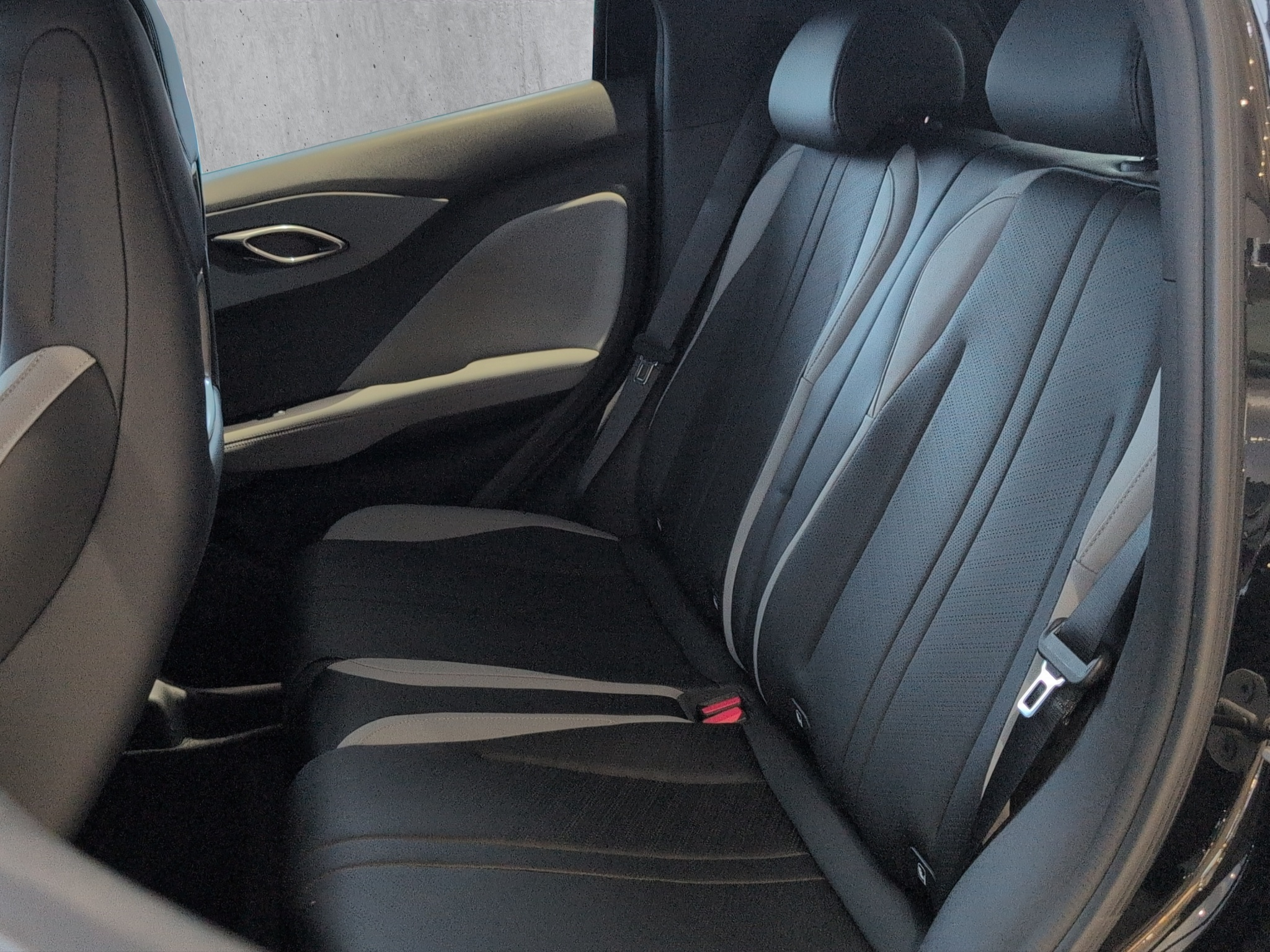 listing desktop thumbnail image 12