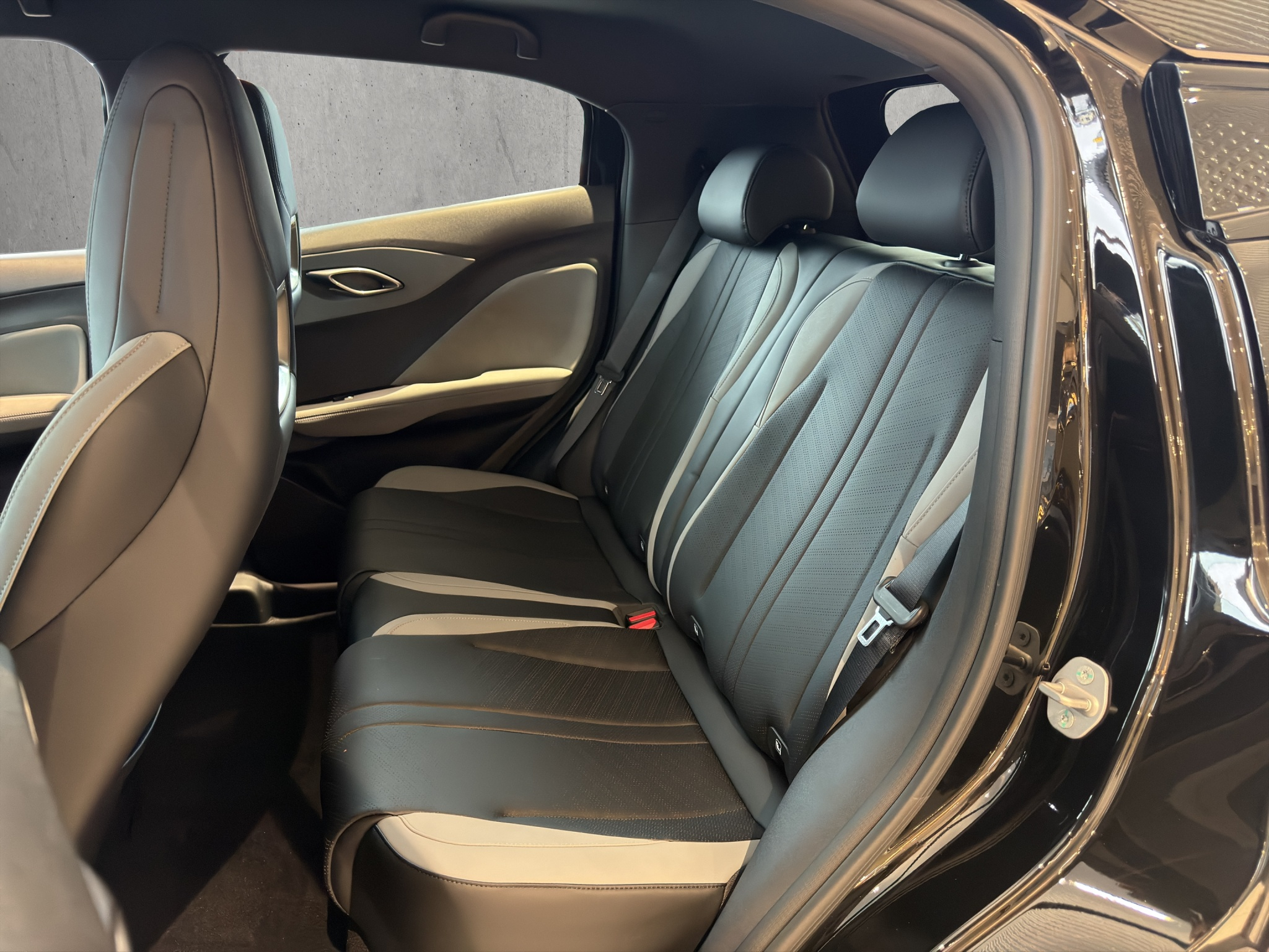 listing desktop thumbnail image 13