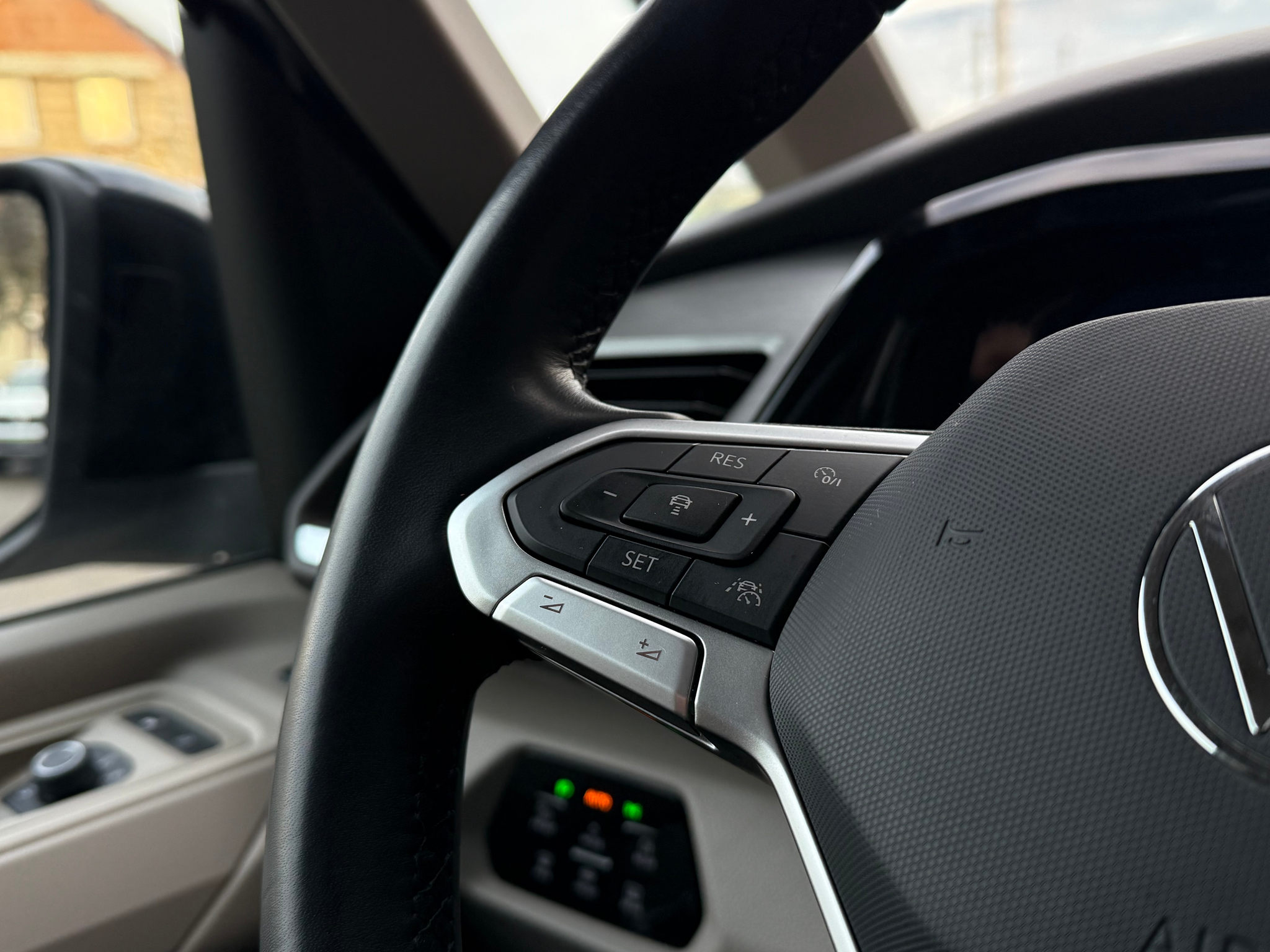 listing desktop thumbnail image 21