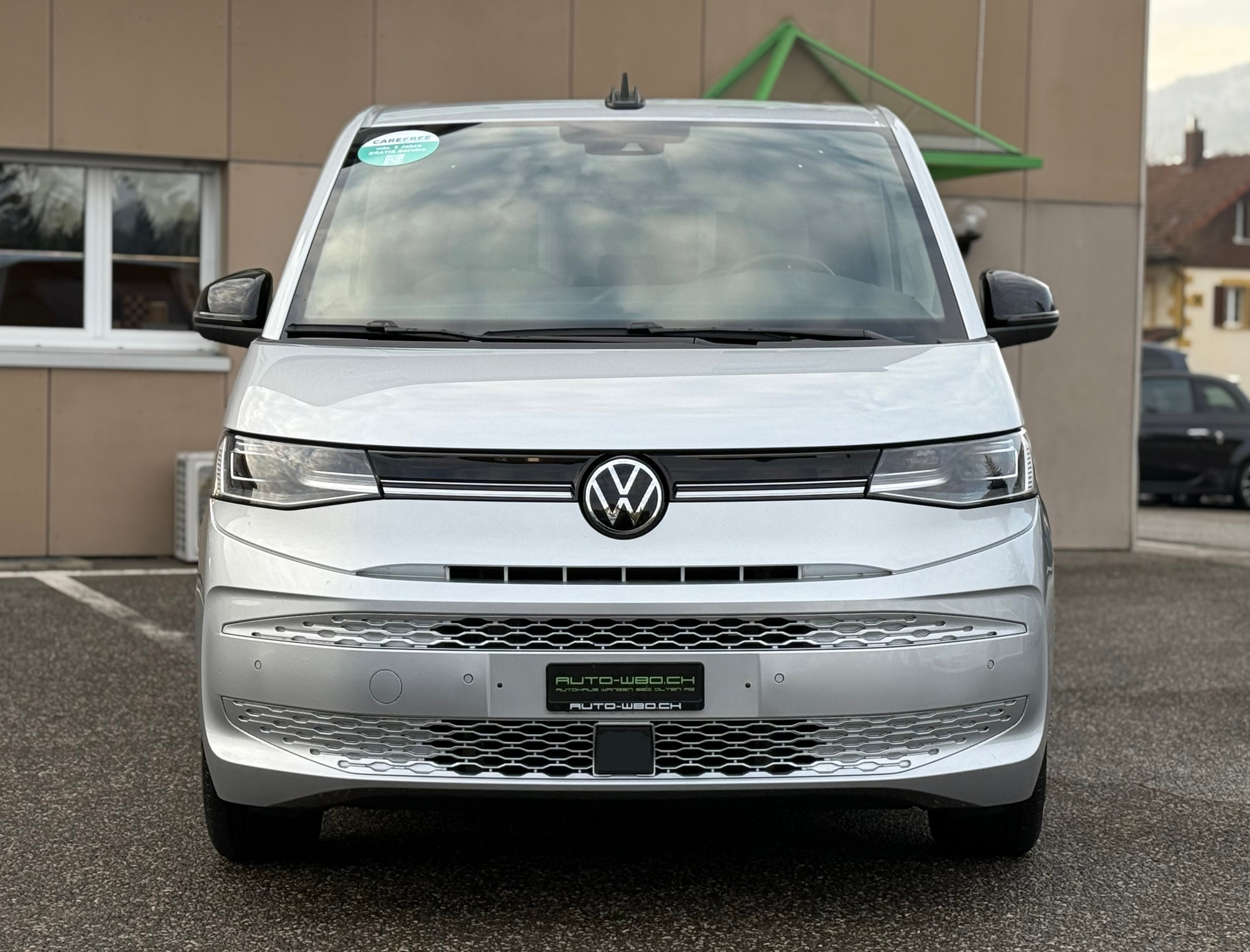 listing desktop thumbnail image 1