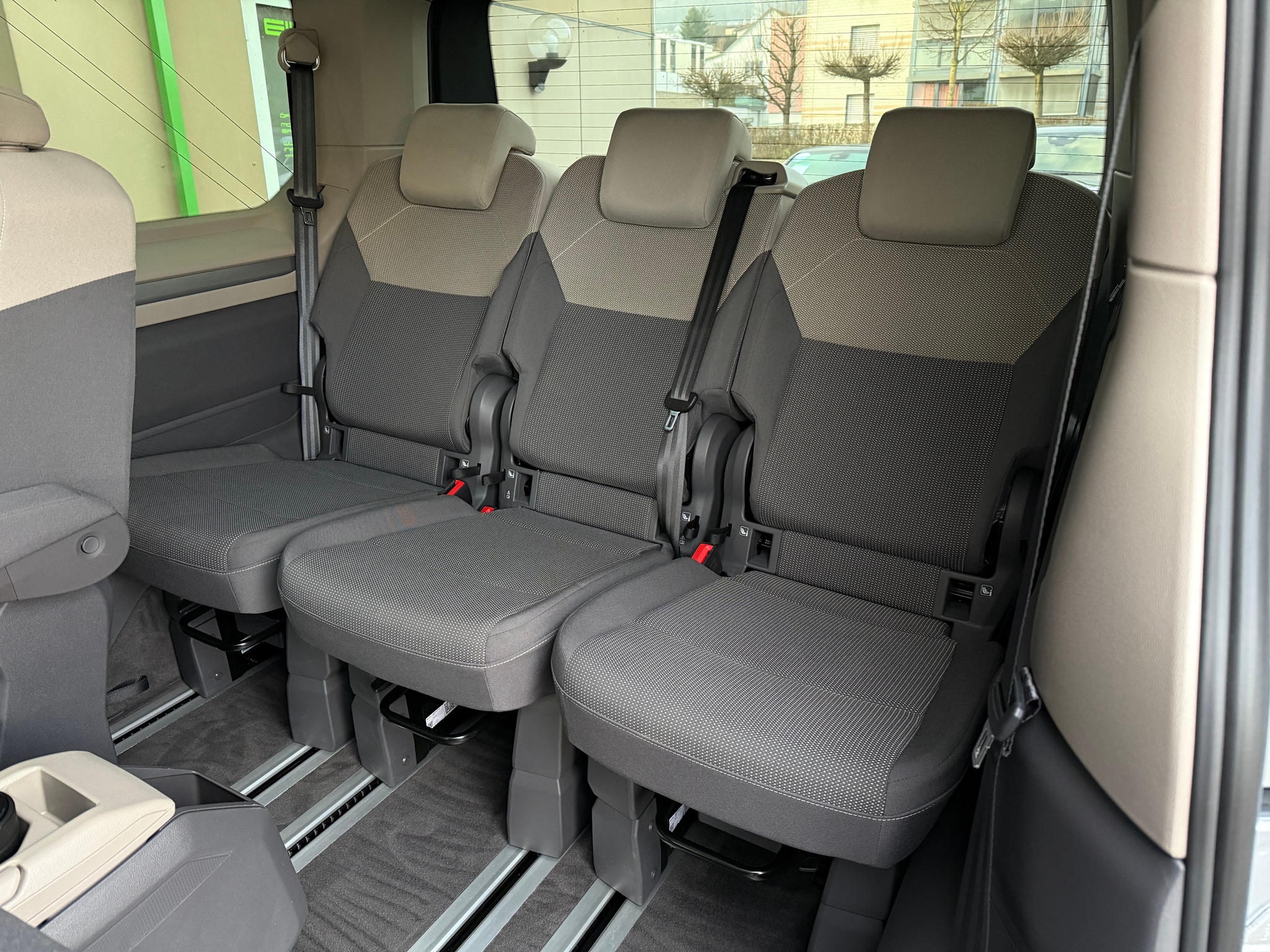 listing desktop thumbnail image 27